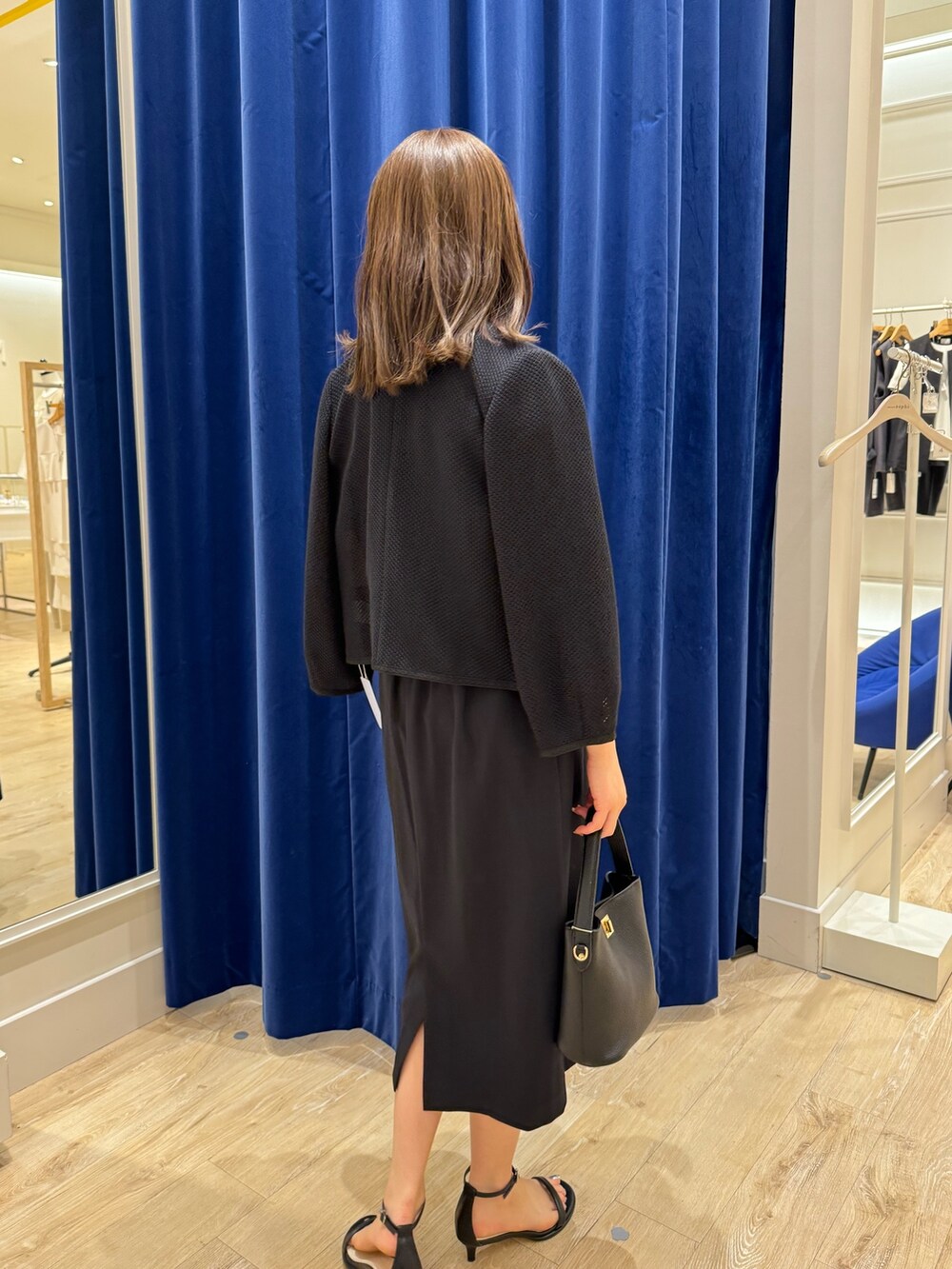 「NOLLEY’Sの《セットアップ対応》ウォッシャブル麻調ラッフルブラウス（シャツ/ブラウス、ブルー系）」を使った、takahashiさん（レディース・161cm）の春コーディネートの5枚目の写真