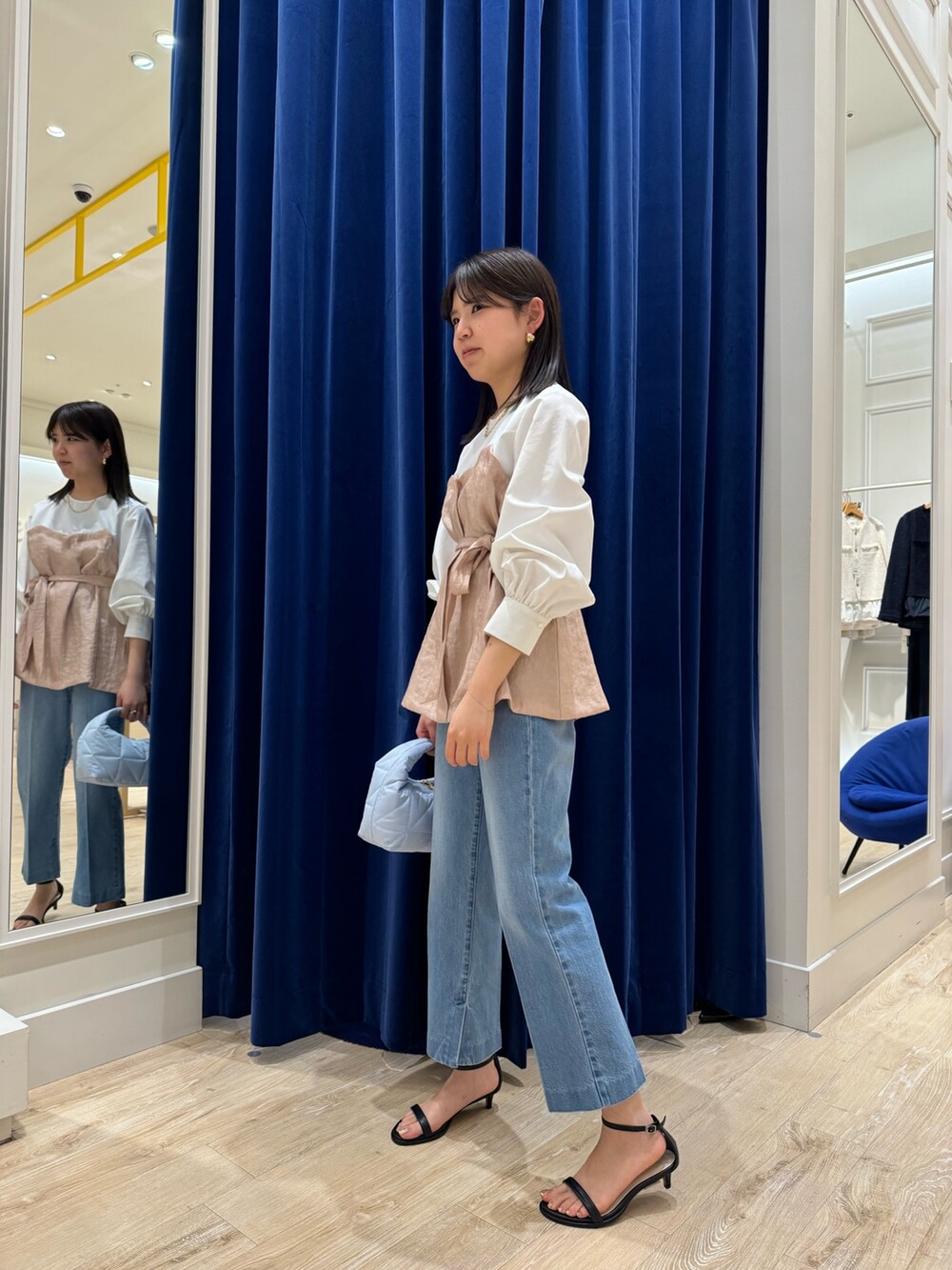 「NOLLEY'S、ノーリーズ、デニムパンツ、デニムコーデ、春コーデ、春のおしゃ見えテクニック、おでかけコーデ、デートコーデ、春ファッション、春服、シンプルスタイル、オトナ女子、ラクチンコーデ、オトナカワイイ、セットアップ」｜「NOLLEY’Sのビスチェ風コンビブラウス（シャツ/ブラウス、ピンク系）」を使った、takahashiさん（レディース・161cm）の春コーディネートの3枚目の写真