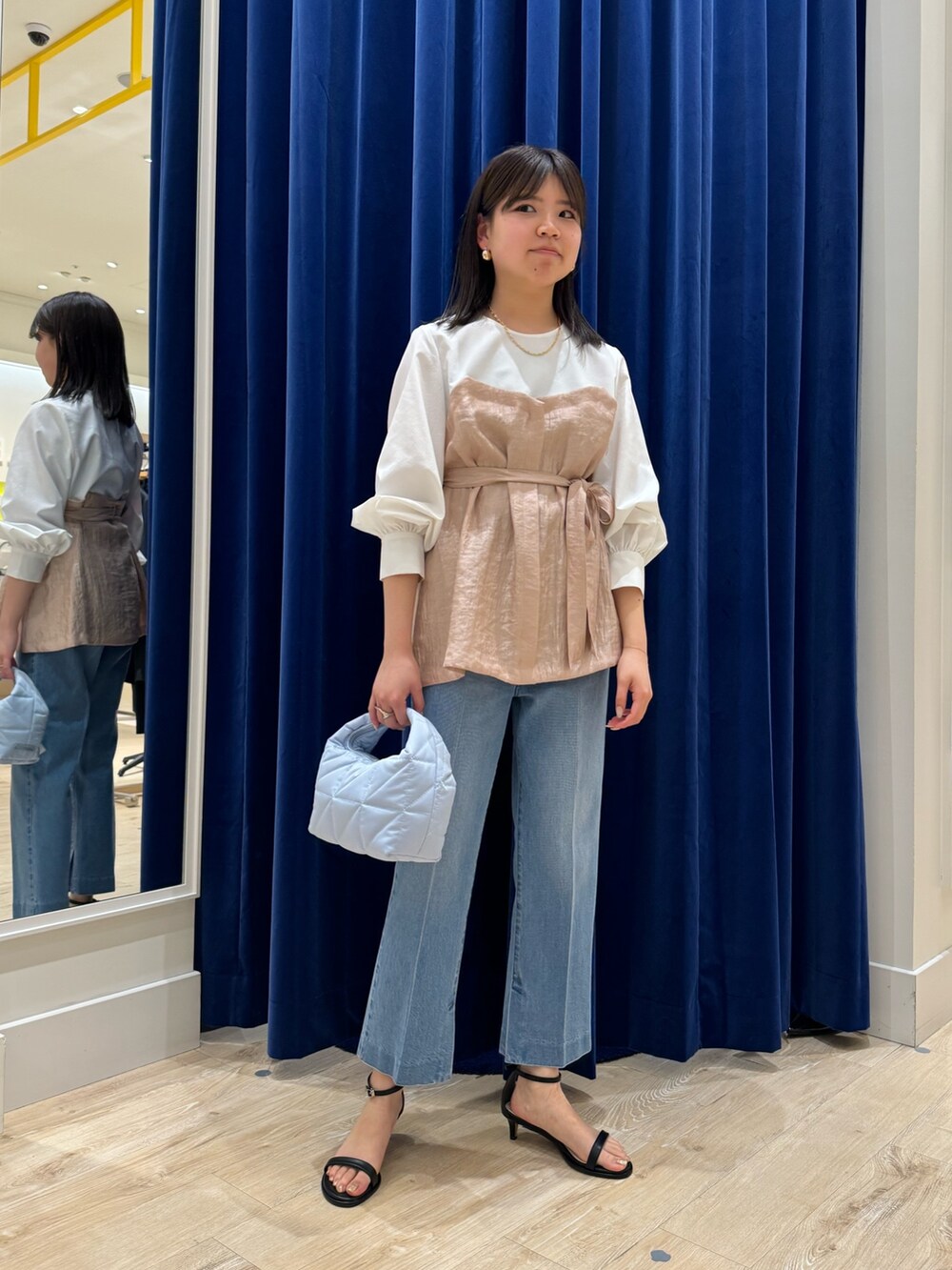 「NOLLEY'S、ノーリーズ、デニムパンツ、デニムコーデ、春コーデ、春のおしゃ見えテクニック、おでかけコーデ、デートコーデ、春ファッション、春服、シンプルスタイル、オトナ女子、ラクチンコーデ、オトナカワイイ、セットアップ」｜「NOLLEY’Sのビスチェ風コンビブラウス（シャツ/ブラウス、ピンク系）」を使った、takahashiさん（レディース・161cm）の春コーディネートの8枚目の写真