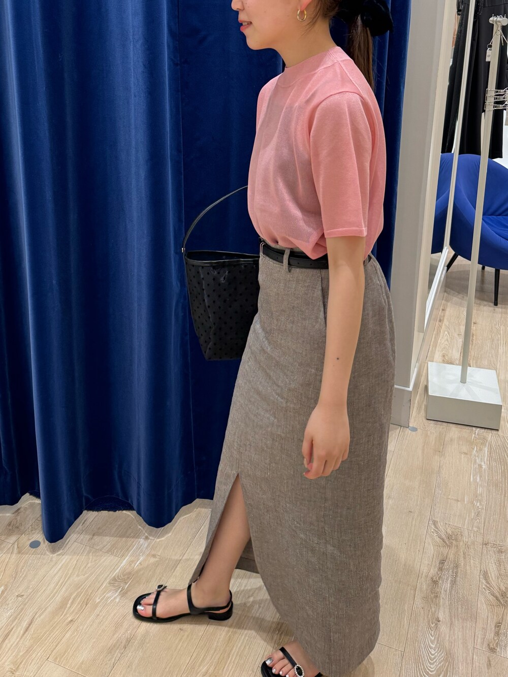 「ノーリーズ、NOLLEY'S、タイトスカート、スカートコーデ、夏コーデ、シアートップス、きれいめカジュアル」｜「NOLLEY’Sの《手洗い可能》シアーハイネック天竺半袖プルオーバーニット（ニット/セーター、ピンク系）」を使った、takahashiさん（レディース・161cm）の夏コーディネートの4枚目の写真