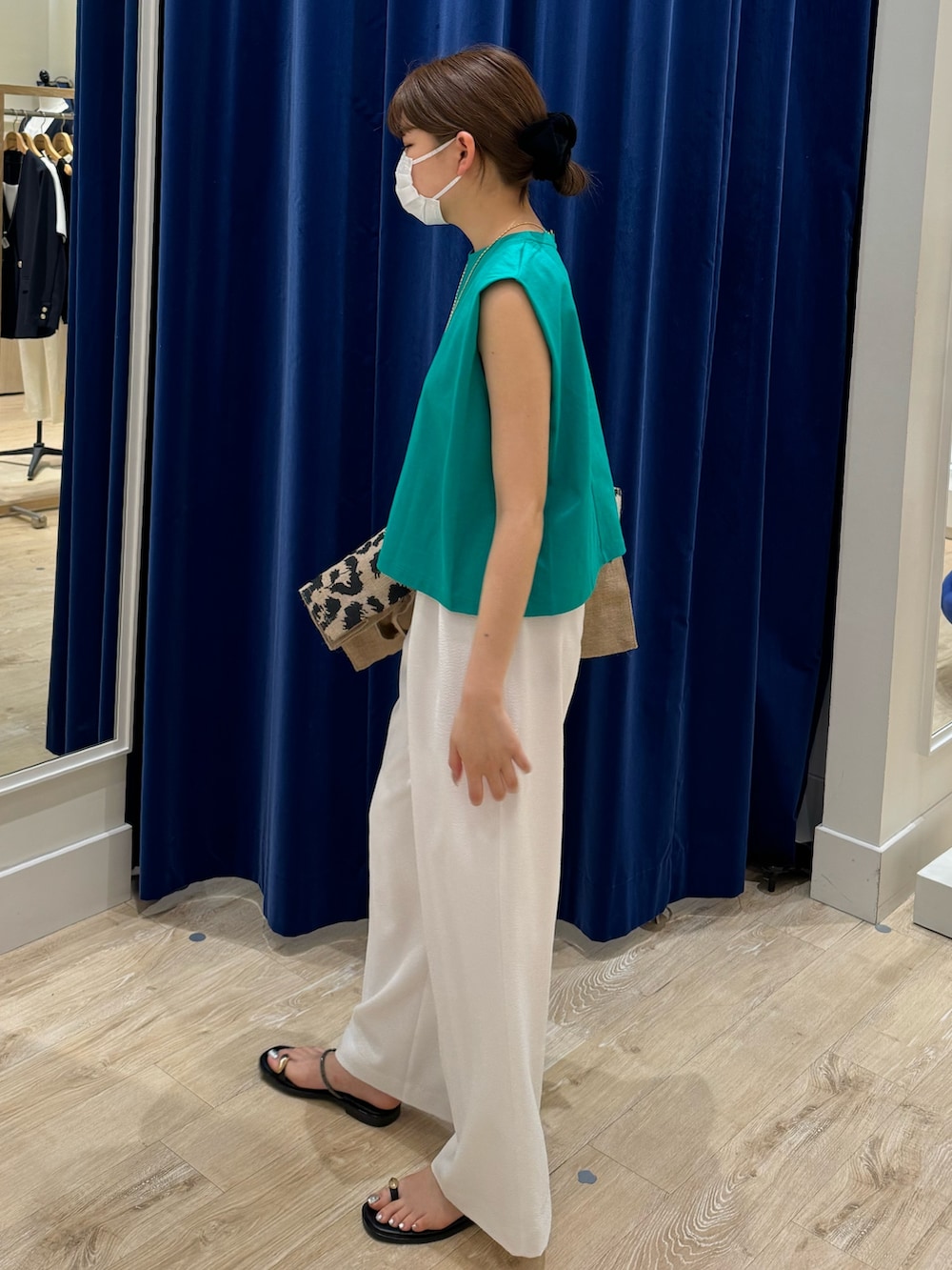 「ノーリーズ、NOLLEY'S、カラーコーデ、ワイドパンツ、パンツスタイル」|「NOLLEY’SのライスボールY字2WAYネックレス(ネックレス、ゴールド系)」を使った、takahashiさん(レディース・161cm)の夏コーディネートの2枚目の写真
