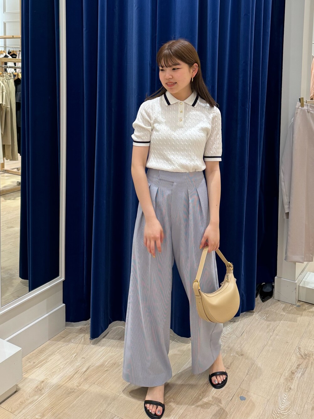 「ノーリーズ、NOLLEY'S、レイヤードスタイル、夏コーデ、大人コーデ、大人かわいい、お出かけコーデ、シンプルコーデ、夏、トレンド、きれいめコーディネート、柄パンツ」｜「NOLLEY’Sの《手洗い可能》ポロ衿 配色半袖ケーブルプルオーバーニット（ニット/セーター、ホワイト系）」を使った、takahashiさん（レディース・161cm）の夏コーディネートの6枚目の写真
