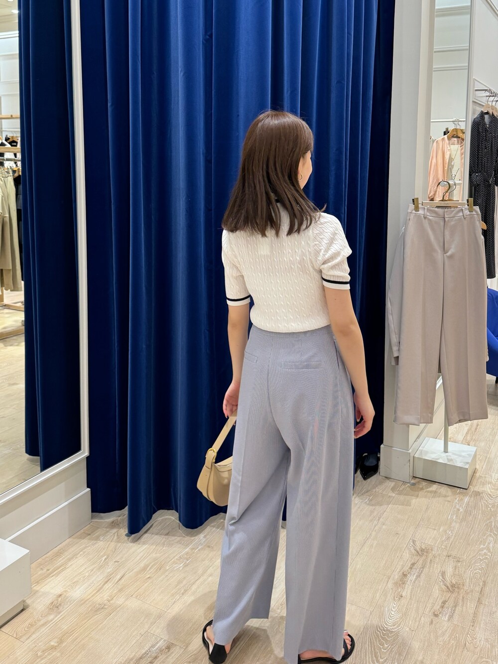 「ノーリーズ、NOLLEY'S、レイヤードスタイル、夏コーデ、大人コーデ、大人かわいい、お出かけコーデ、シンプルコーデ、夏、トレンド、きれいめコーディネート、柄パンツ」｜「NOLLEY’Sの《手洗い可能》ポロ衿 配色半袖ケーブルプルオーバーニット（ニット/セーター、ホワイト系）」を使った、takahashiさん（レディース・161cm）の夏コーディネートの5枚目の写真