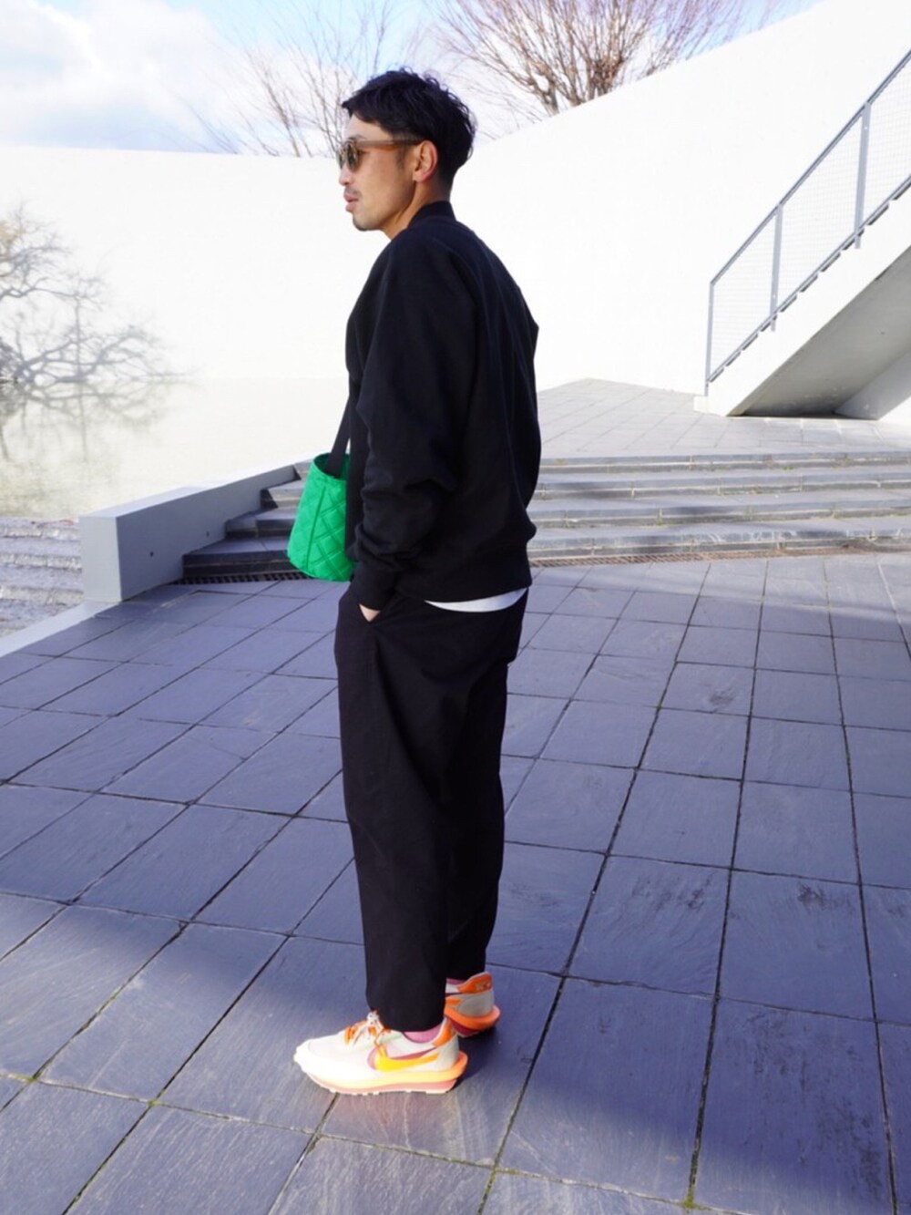 「大人カジュアル、STURDAYS、冬コーデ、30代メンズファッション」｜「NIKEのアイテム（スニーカー、ブラック系）」を使った、sunhiro3sunさん（メンズ・168cm）の冬コーディネートの2枚目の写真
