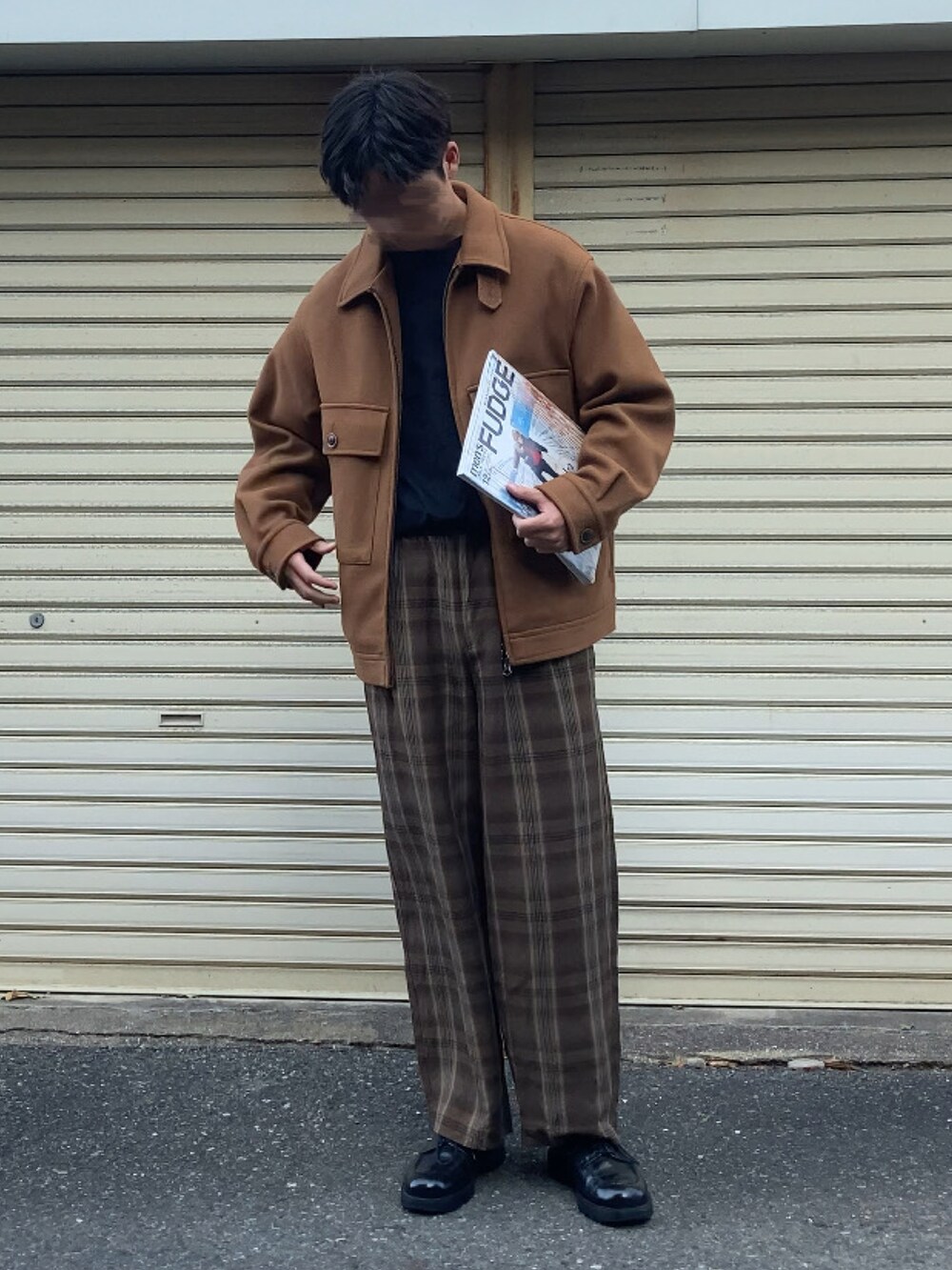 「ブルゾン、ミリタリー、カジュアル、冬コーデ、チェックパンツ、SENSEOFPLACE、きれいめカジュアル、KLEMAN、ブラウンコーデ、niko and ...、メンズファッジ、秋コーデ、mensfudge、wearhalloween2021」｜「niko and...のアイテム（ジャケット/アウター、ブラウン系）」を使った、いっせいさん（メンズ・170cm）の秋コーディネートの2枚目の写真