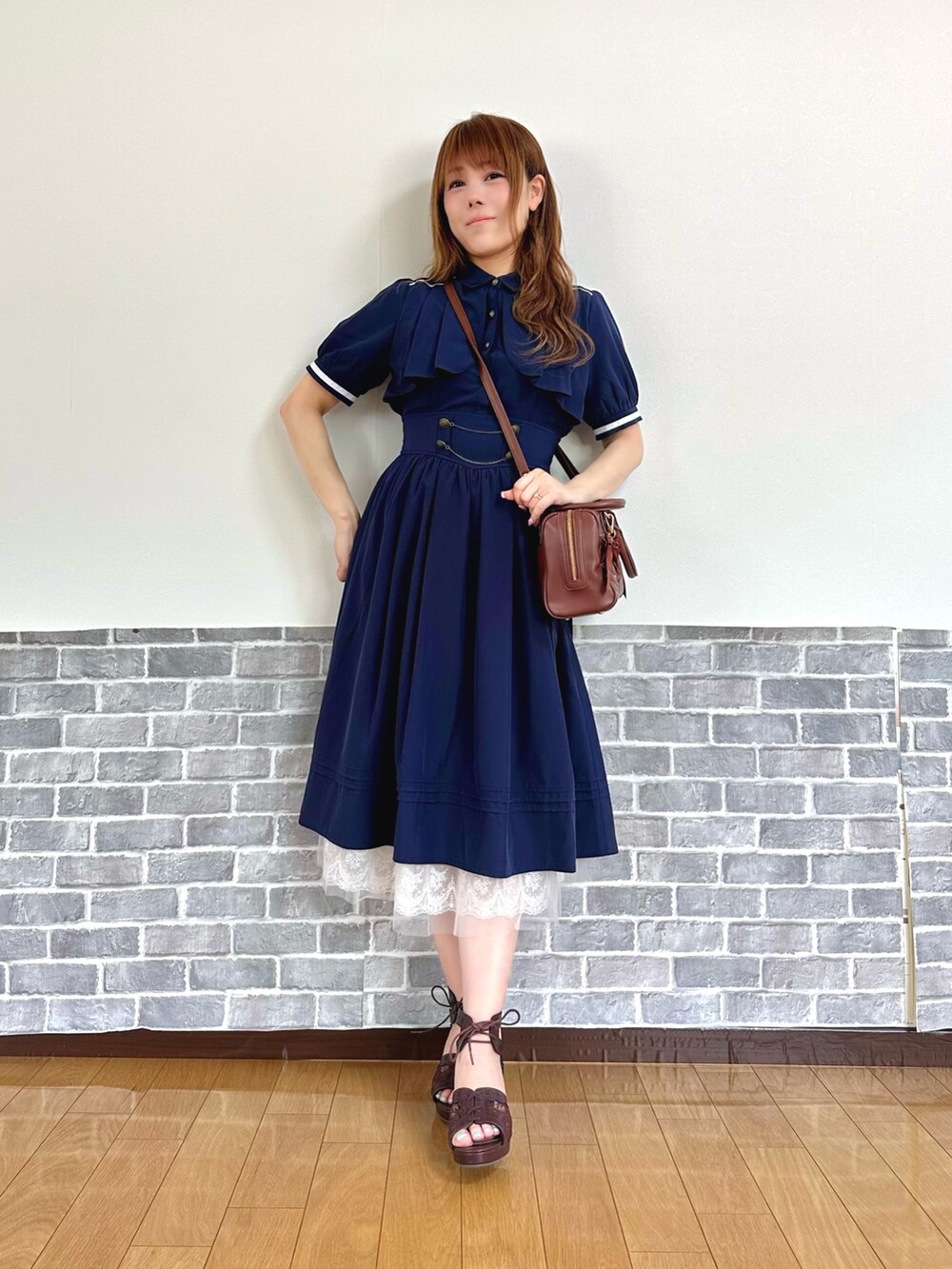 「クラシカル、ワンピース、ミリタリー、ネイビー、オトナカワイイ、ガーリー、ショルダーバッグ、サンダル、やっぱり帽子が好き、お出かけコーデ、axes femme、夏ファッション、大人かわいい」｜「axes femmeのレースリボンフリルカンカン帽（ハット、ホワイト系）」を使った、まりさん（レディース・157cm）の春コーディネートの2枚目の写真