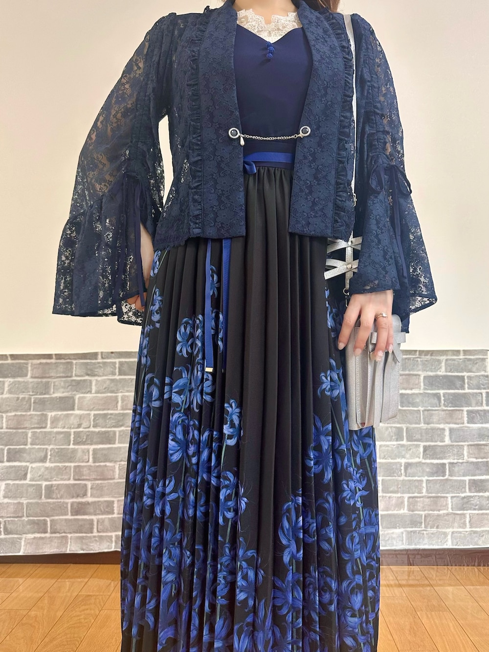 「ネイビー、ワントーンコーデ、レース、ワンピース、おでかけコーデ、クラシカル、axes femme、Fickle Bebe、夏ファッション、オトナ女子」｜「axes femmeのドロストリボン総レースボレロ（カーディガン/ボレロ、ブルー系）」を使った、まりさん（レディース・157cm）の夏コーディネートの6枚目の写真