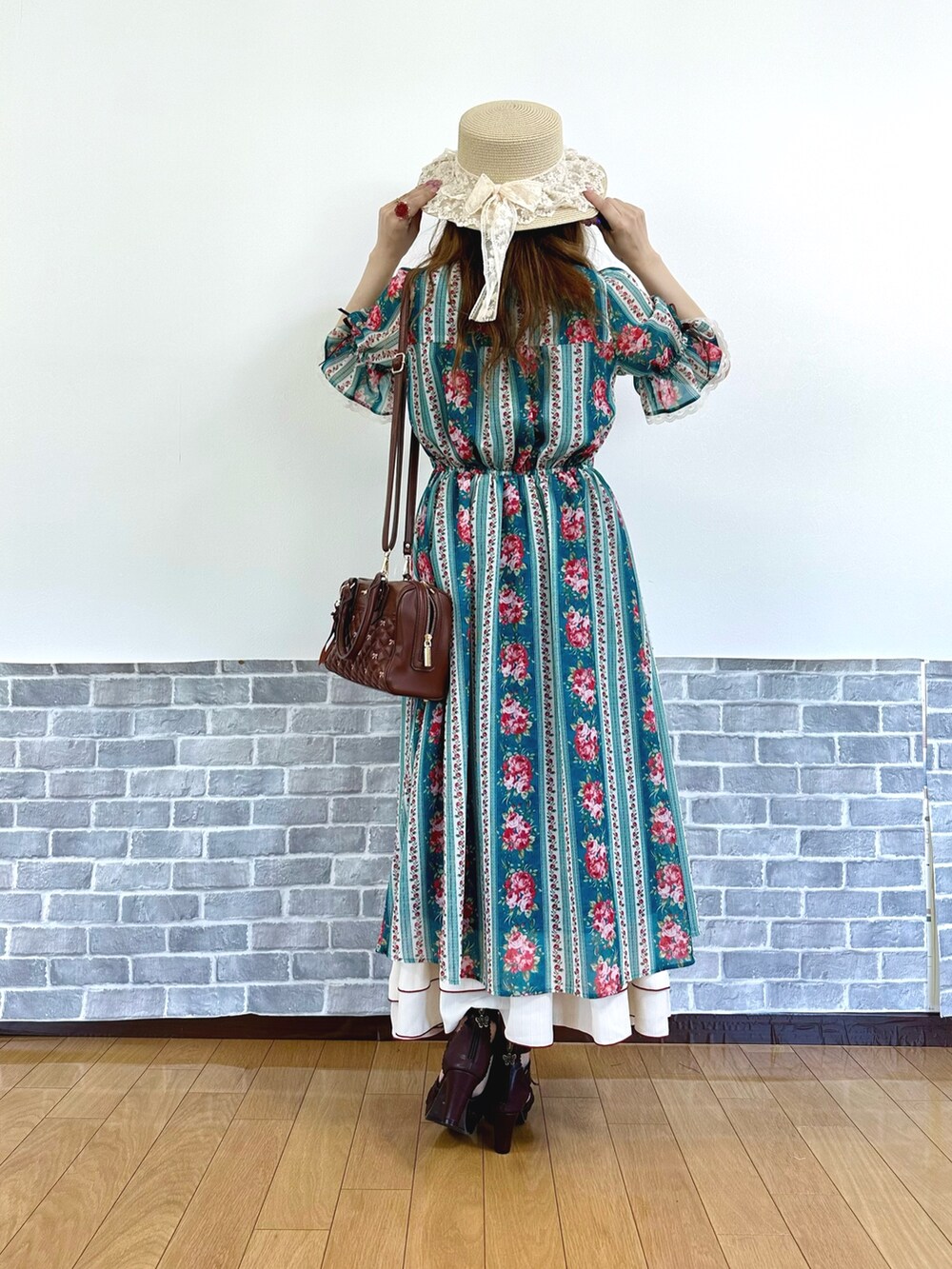 「ワンピース、ワンピーススタイル、ワンピースコーデ、カントリー、カンカン帽、夏、夏コーデ、axes femme、オトナカワイイ」｜「axes femmeのレースリボンフリルカンカン帽（ハット、ホワイト系）」を使った、まりさん（レディース・157cm）の夏コーディネートの3枚目の写真