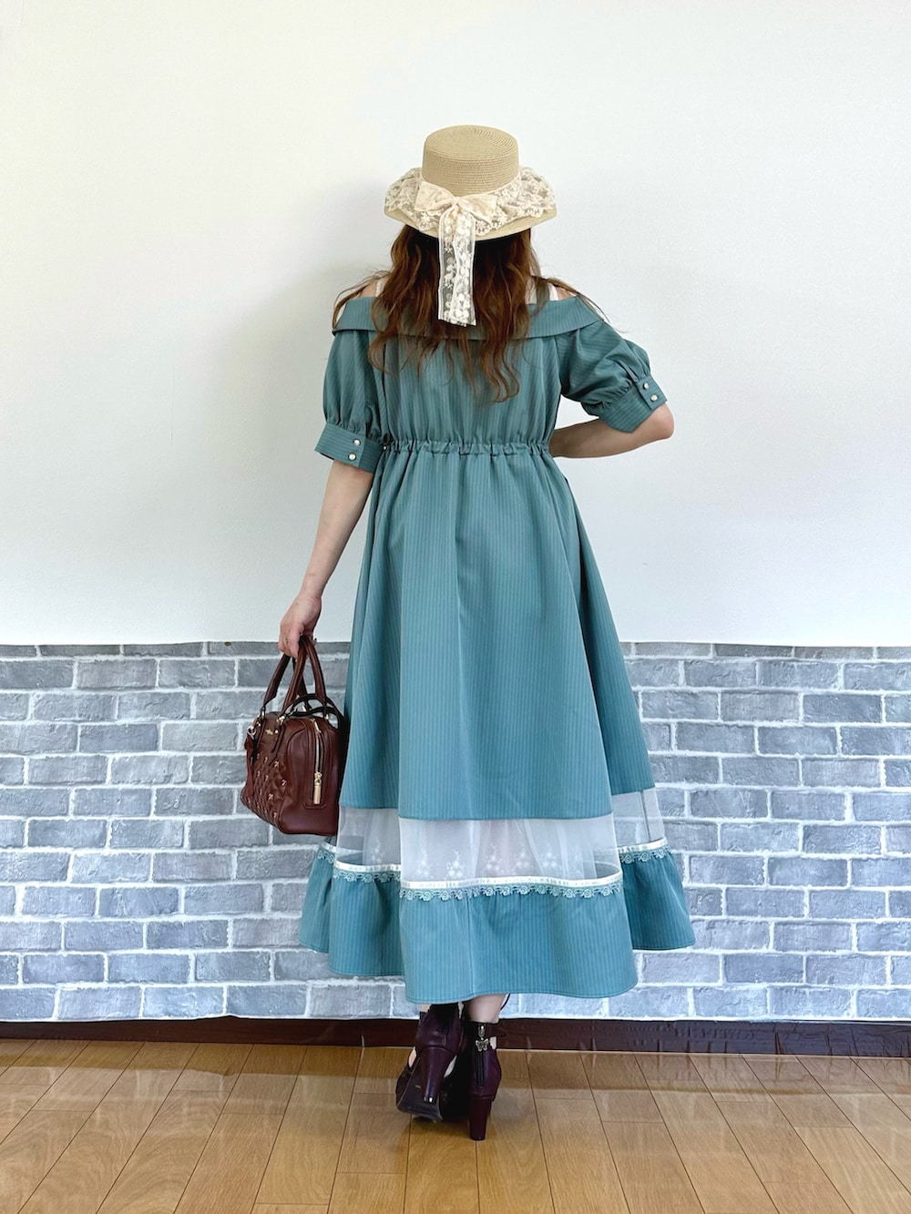「夏、夏コーデ、ワンピース、フェミニン、ミントグリーン、サンダル、やっぱり帽子が好き、お出かけコーデ、デートコーデ、axes femme、axes femme POETIQUE、オトナ女子、きれいめコーデ、ワンピーススタイル、カラーコーデ」|「axes femmeのレースリボンフリルカンカン帽(ハット、ホワイト系)」を使った、まりさん(レディース・157cm)の春コーディネートの4枚目の写真