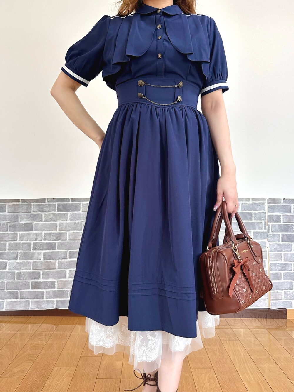 「クラシカル、ワンピース、ミリタリー、ネイビー、オトナカワイイ、ガーリー、ショルダーバッグ、サンダル、やっぱり帽子が好き、お出かけコーデ、axes femme、夏ファッション、大人かわいい」｜「axes femmeのレースリボンフリルカンカン帽（ハット、ホワイト系）」を使った、まりさん（レディース・157cm）の春コーディネートの5枚目の写真