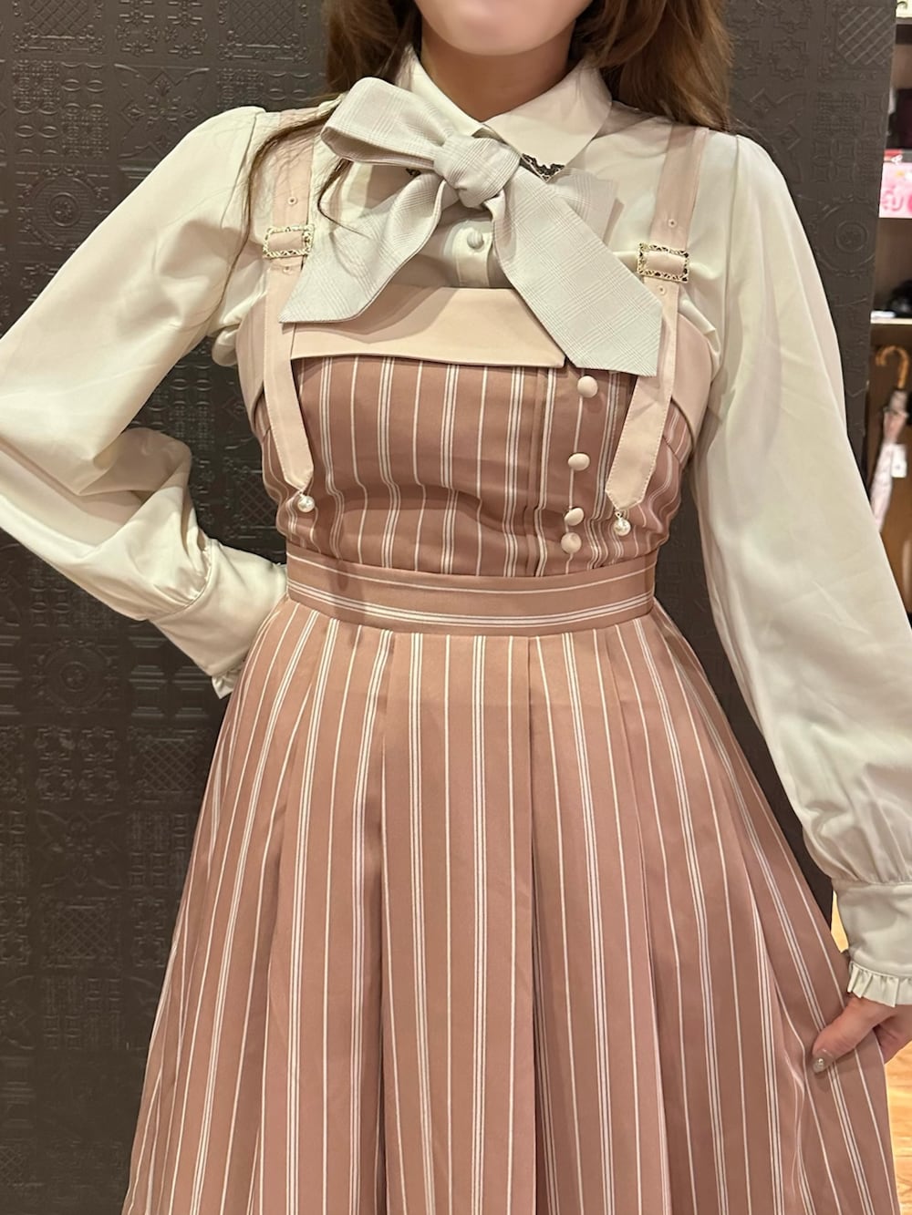 「春コーデ、春めき満開コーデ、axes femme、大人可愛い、お出かけコーデ、リボン、マウンテンパーカー、ワンピース、ブラウス」｜「axes femmeの撥水加工マウンテンパーカー（マウンテンパーカー、ピンク系）」を使った、まりさん（骨格ウェーブ・レディース・157cm）の春コーディネートの5枚目の写真