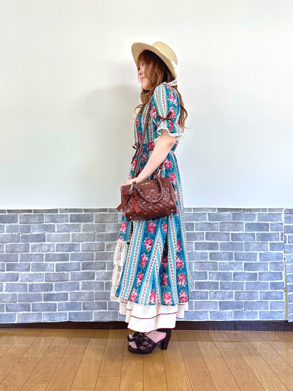 「ワンピース、ワンピーススタイル、ワンピースコーデ、カントリー、カンカン帽、夏、夏コーデ、axes femme、オトナカワイイ」｜「axes femmeのレースリボンフリルカンカン帽（ハット、ホワイト系）」を使った、まりさん（レディース・157cm）の夏コーディネートの2枚目の写真