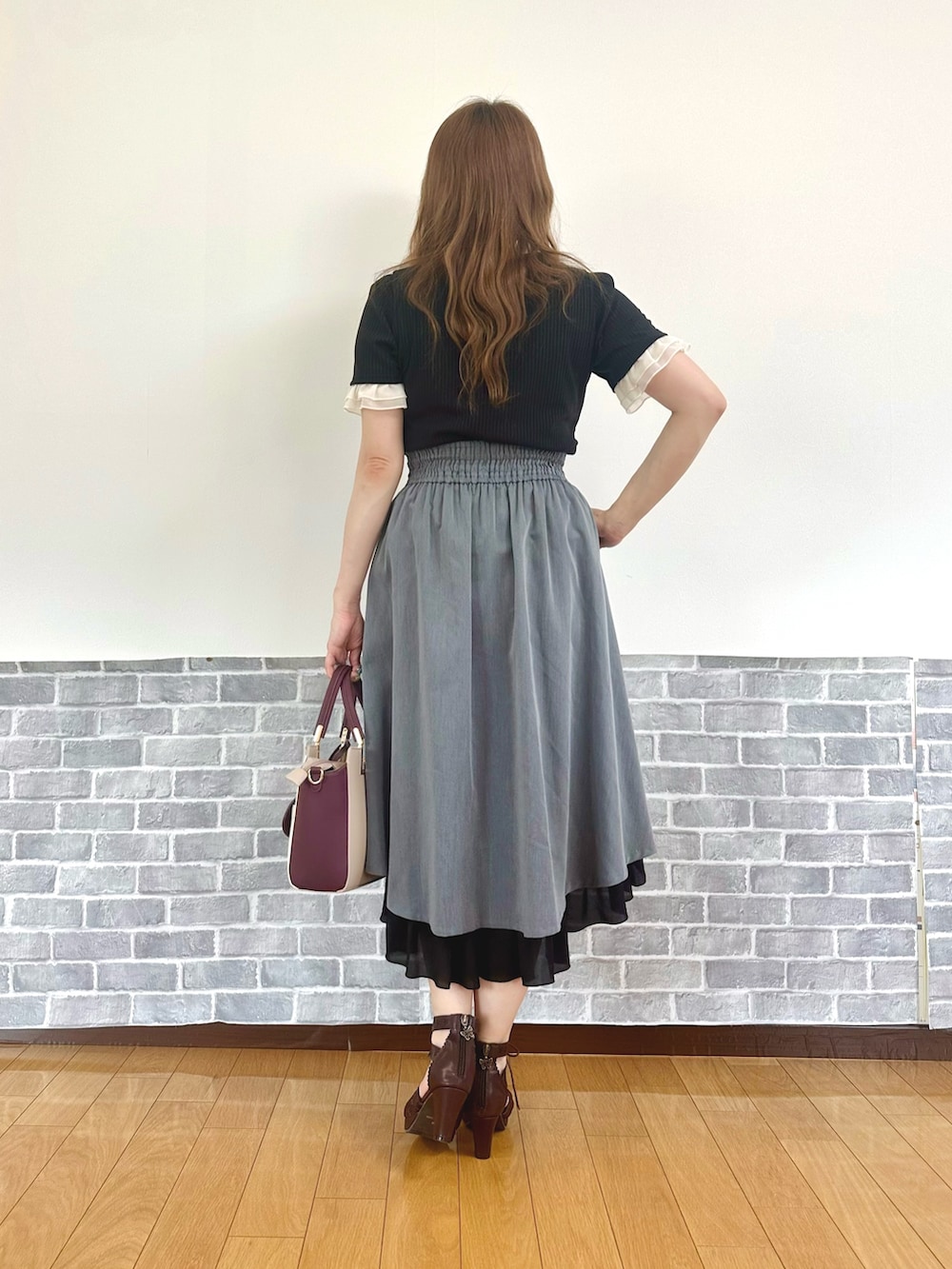 「クラシカル、フェミニン、キレイめ、フリル、axes femme、キレイめコーデ、モノトーンコーデ、きれいめコーデ」｜「axes femmeの襟付きブロッキングリブプルオーバー（Tシャツ/カットソー、ブラック系）」を使った、まりさん（レディース・157cm）の夏コーディネートの4枚目の写真
