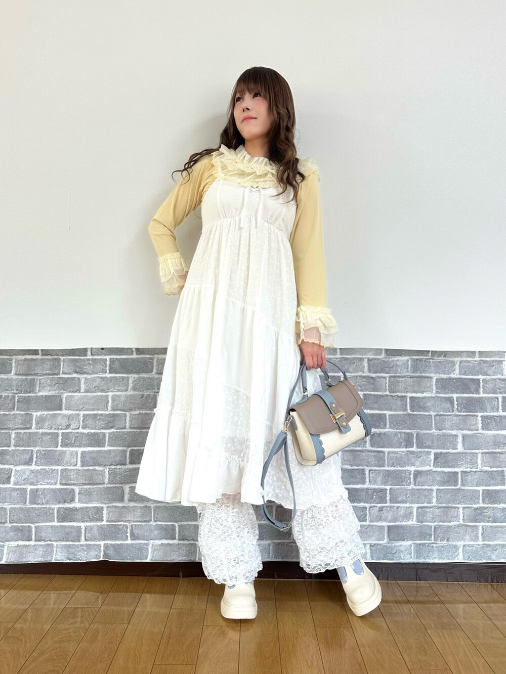 「春コーデ、axes femme、axes femme POETIQUE、春服コーデ、楽チンコーデ、大人ガーリー、春色、レイヤードコーデ」|「axes femmeの撥水加工マウンテンパーカー(マウンテンパーカー、グリーン系)」を使った、まりさん(骨格ウェーブ・レディース・157cm)の春コーディネートの2枚目の写真