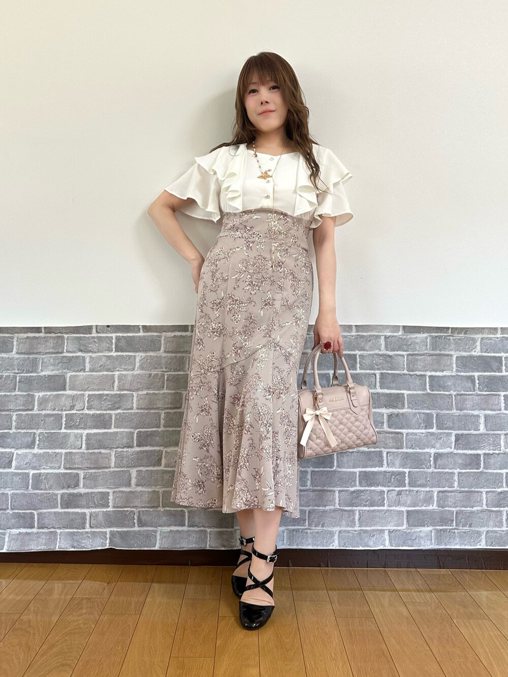 「デニムジャケット、ワンピース、キレイめ、スタイルアップ、axes femme、春服、大人女子、春カラー、お出かけコーデ、フリル」｜「axes femmeのレース×フリルデニムジャケット（デニムジャケット、ブルー系）」を使った、まりさん（レディース・157cm）の春コーディネートの8枚目の写真