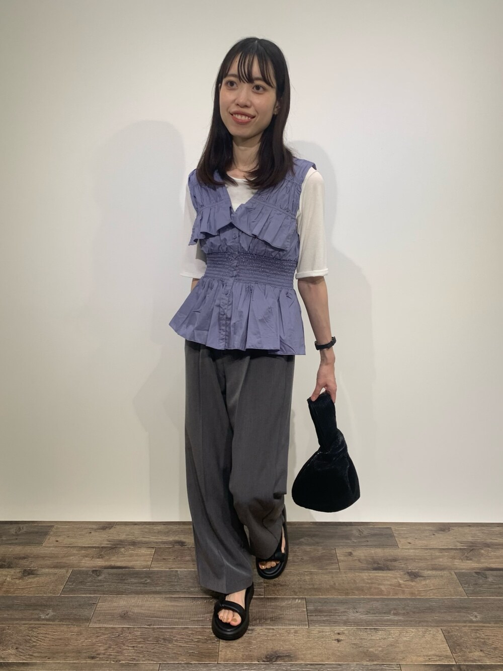 「センスオブプレイス、SENSEOFPLACE、ロデスコ、RODE SKO、骨格ウェーブ、イエベ春」|「SENSE OF PLACE by URBAN RESEARCHのシアーコンパクトTシャツ(5分袖)(Tシャツ/カットソー、ホワイト系)」を使った、mikiさん(レディース・155cm)の夏コーディネートの2枚目の写真