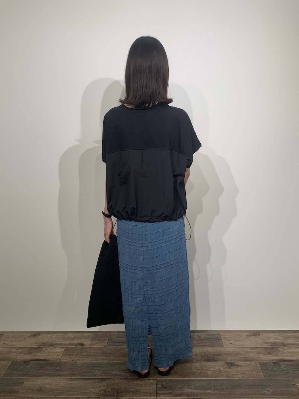 「センスオブプレイス、SENSEOFPLACE、RODE SKO、ロデスコ、骨格ウェーブ、イエベ春」｜「SENSE OF PLACE by URBAN RESEARCHのフラットリングサンダル（サンダル、ブラック系）」を使った、mikiさん（レディース・155cm）の夏コーディネートの5枚目の写真