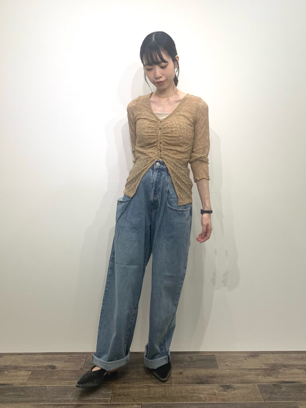 「SENSEOFPLACE、センスオブプレイス、KBF、ケービーエフ(KBF)、骨格ウェーブ、イエベ春、レース、デニム」|「KBFの『3サイズ展開』BIGポケットデザインデニム(デニムパンツ、ブルー系)」を使った、mikiさん(レディース・155cm)の夏コーディネートの2枚目の写真