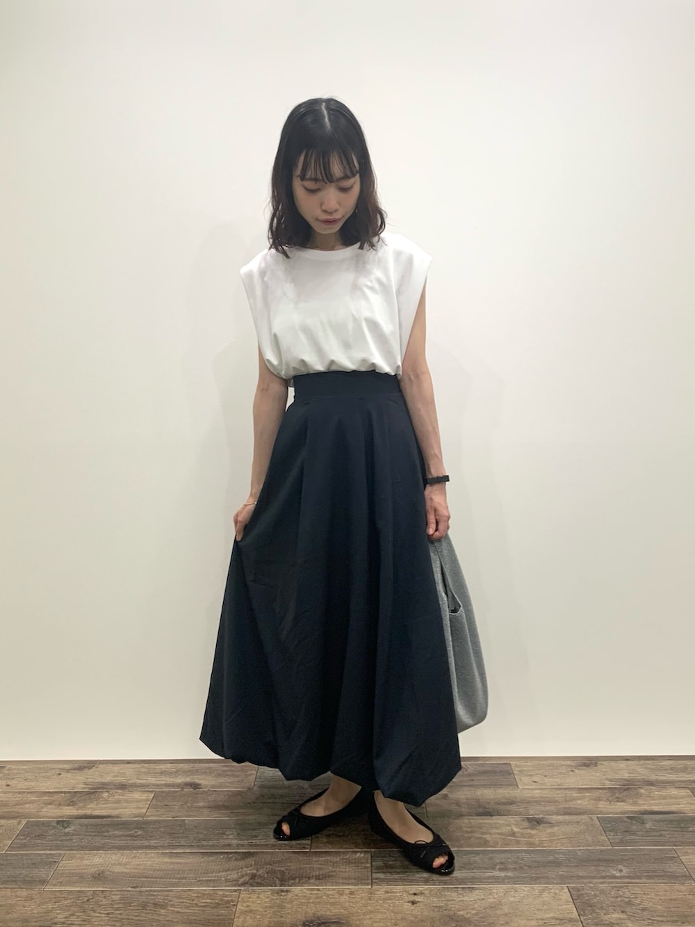 「センスオブプレイス、SENSEOFPLACE、RODE SKO、ロデスコ、骨格ウェーブ、イエベ春、バルーンスカート」|「RODE SKOのグリッターラメショッパー(トートバッグ、シルバー系)」を使った、mikiさん(レディース・155cm)の夏コーディネートの2枚目の写真