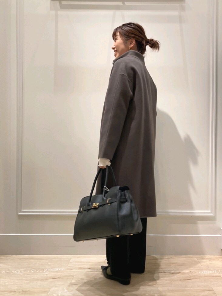 「コート、コートスタイル、パンツスタイル、ワイドパンツ、シャツスタイル、きれいめカジュアル、大人カジュアル、お出かけコーデ、大人コーデ、冬コーデ、レイヤードスタイル、ロングコート、スタンドカラー、ポインテッドトゥ、黒パンツ」|「NOLLEY’Sのスタンドカラーコート(その他アウター、ブラウン系)」を使った、nol komatsubaraさん(レディース・159cm)の秋コーディネートの4枚目の写真