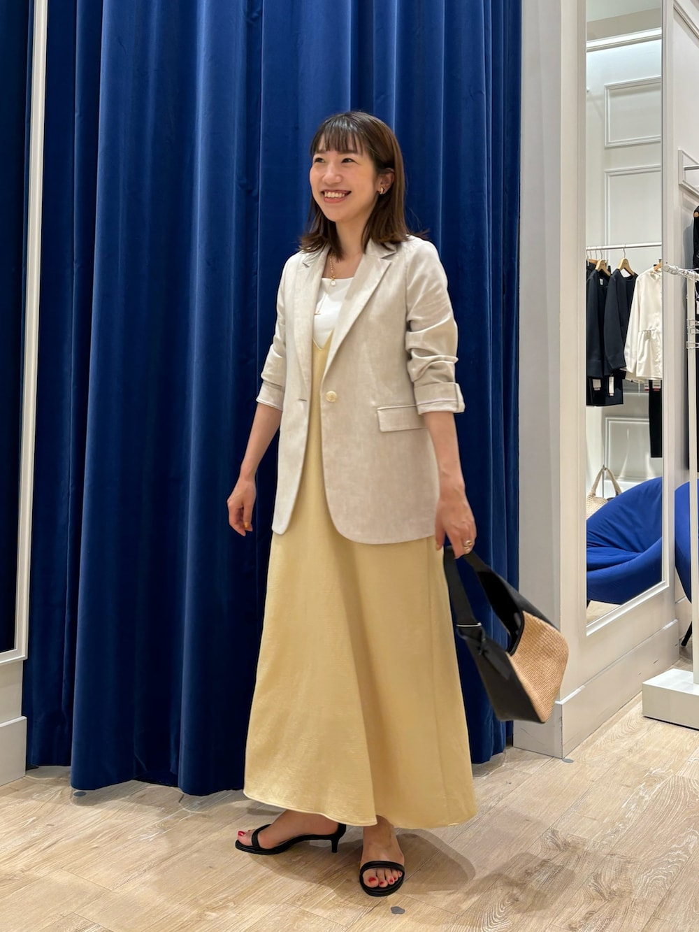 「ワンピース、キャミワンピ、ジャケット、ジャケット×ワンピース、休日スタイル、ラクチンコーデ、お出かけコーデ、きれいめカジュアル、オトナカジュアル、オトナ女子、サンダル、かごバッグ、夏コーデ、麻混、シンプル」|「NOLLEY’Sのウォッシャブルサテンキャミワンピース(ワンピース、イエロー系)」を使った、nol komatsubaraさん(レディース・159cm)の春コーディネートの5枚目の写真