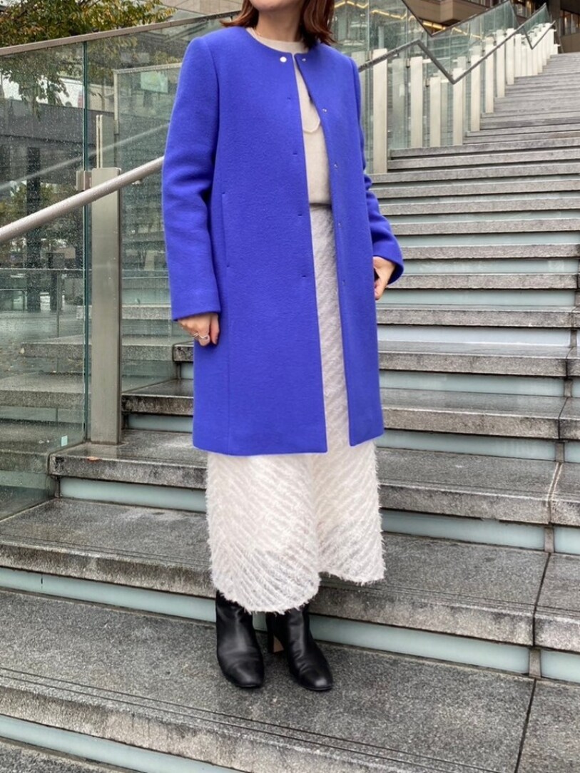 「お出かけコーデ、休日スタイル、オトナ女子、シンプル、ニット、ニットコーデ、ワントーンコーデ、スカート、スカートスタイル、コート、ロングコート、キレイめ、クリスマスに着たい服、白スカート、冬コーデ」｜「NOLLEY’Sのメリンプダブルビーバーノーカラーコート（その他アウター、グリーン系）」を使った、nol  komatsubaraさん（レディース・159cm）の秋コーディネートの3枚目の写真