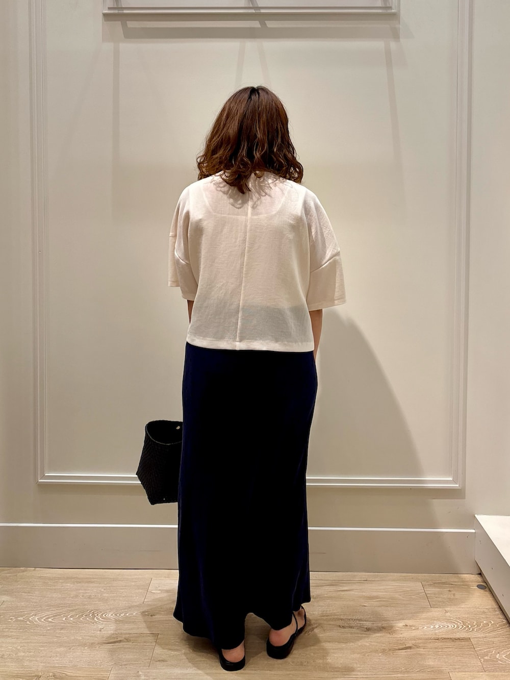 「ドット、スカート、スカートスタイル、ブルゾン、カーディガン、羽織り、シンプルコーデ、お出かけコーデ、大人女子、大人カジュアル、きれいめカジュアル、夏コーデ、カーディガンコーデ、休日スタイル」｜「NOLLEY’Sのヴィンテージメッシュ半袖カーディガン（カーディガン/ボレロ、ホワイト系）」を使った、nol  komatsubaraさん（レディース・159cm）の夏コーディネートの6枚目の写真