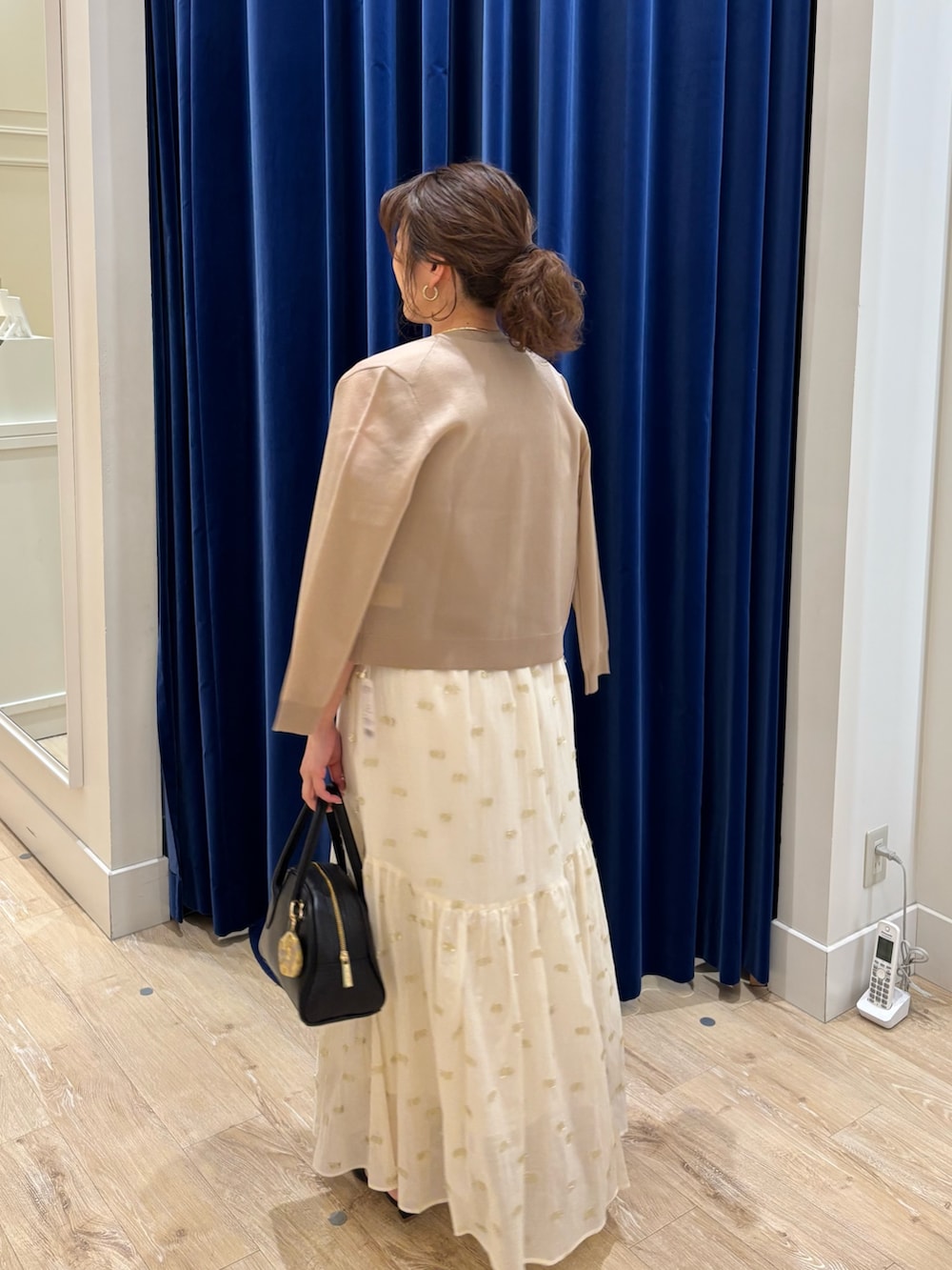 nol  komatsubaraさんの「《アンサンブル対応》ハーフシアーノースリーブプルオーバーニット（NOLLEY’S）」を使ったコーディネートの6枚目の写真