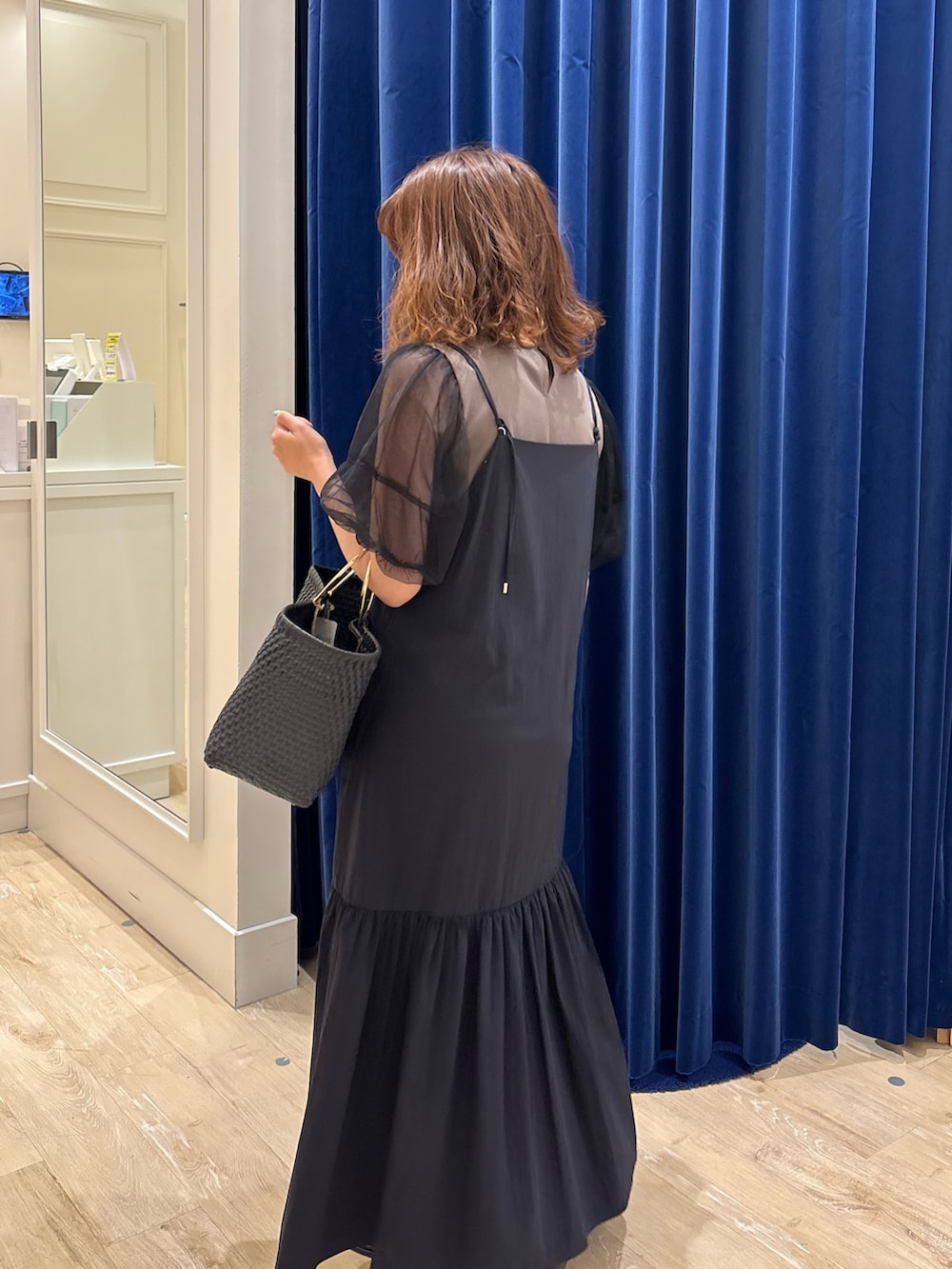 「夏コーデ、ワンピース、オトナカジュアル、大人コーデ、楽チンコーデ、大人可愛い、シンプルスタイル、ワンピースコーデ、キャミワンピ、パフスリーブ、お出かけコーデ、オトナ女子、大人かわいい、サンダル、きれいめカジュアル」|「NOLLEY’Sの2WAYキャミワンピース(ワンピース、ブラック系)」を使った、nol komatsubaraさん(レディース・159cm)の夏コーディネートの5枚目の写真