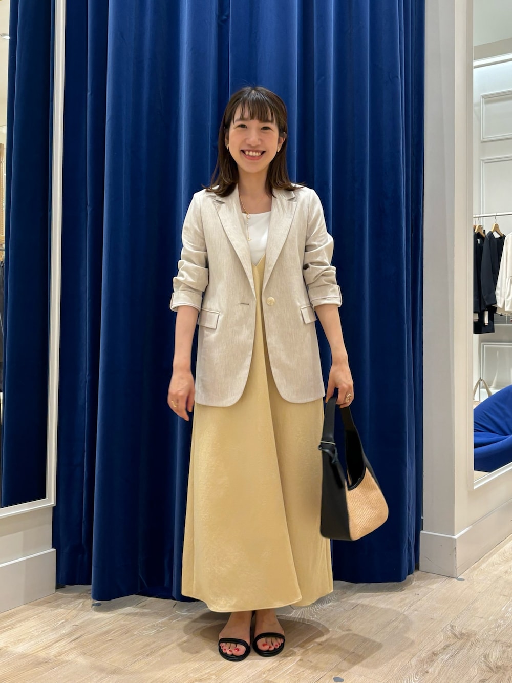 「ワンピース、キャミワンピ、ジャケット、ジャケット×ワンピース、休日スタイル、ラクチンコーデ、お出かけコーデ、きれいめカジュアル、オトナカジュアル、オトナ女子、サンダル、かごバッグ、夏コーデ、麻混、シンプル」|「NOLLEY’Sのウォッシャブルサテンキャミワンピース(ワンピース、イエロー系)」を使った、nol komatsubaraさん(レディース・159cm)の春コーディネートの3枚目の写真