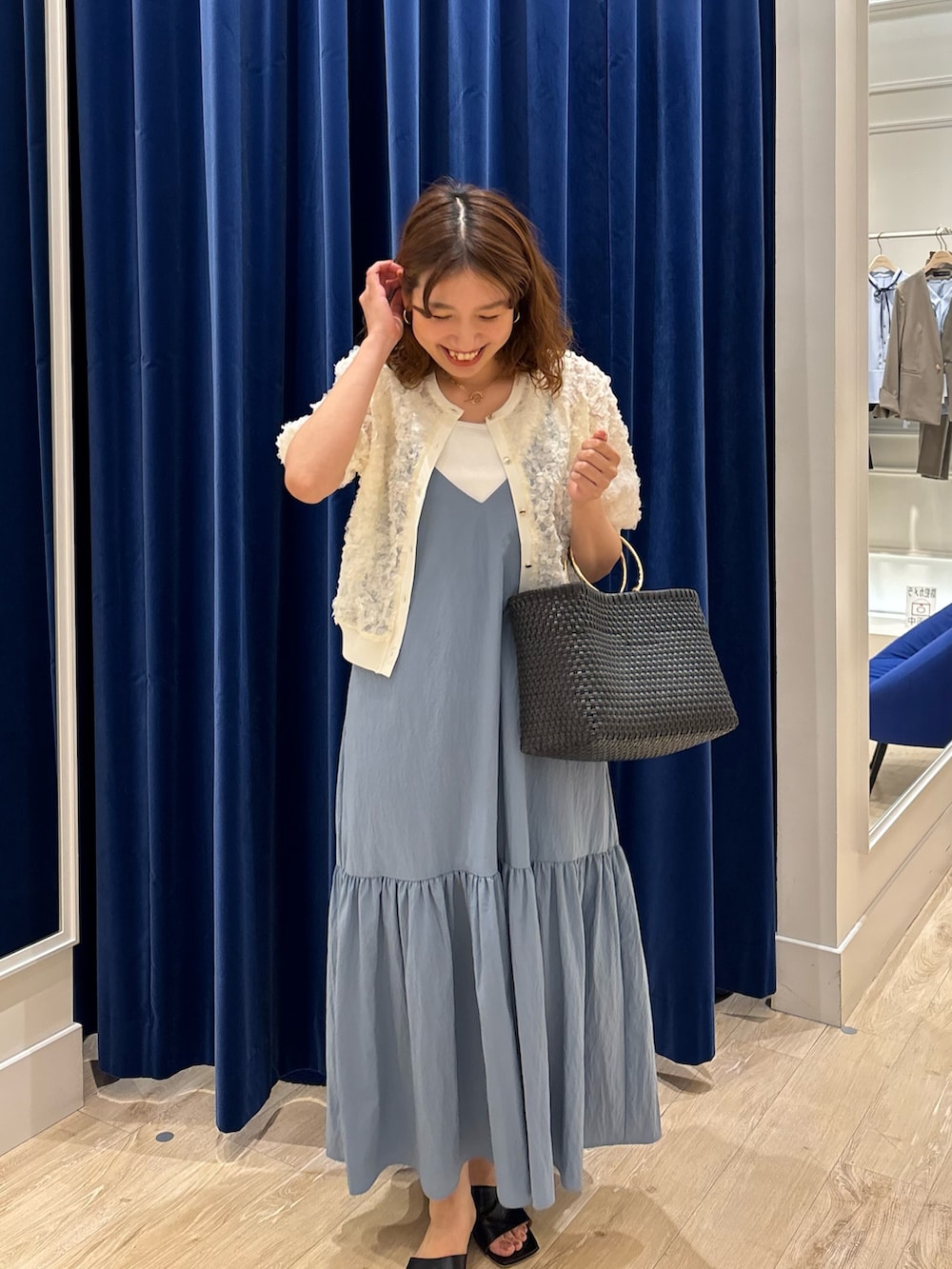 「ワンピース、ワンピーススタイル、キャミワンピ、カーディガン、シフォン、シンプルコーデ、オトナカジュアル、オトナ女子、大人コーデ、お出かけコーデ、休日スタイル、夏コーデ」|「NOLLEY’Sの2WAYキャミワンピース(ワンピース、ブルー系)」を使った、nol komatsubaraさん(レディース・159cm)の夏コーディネートの2枚目の写真