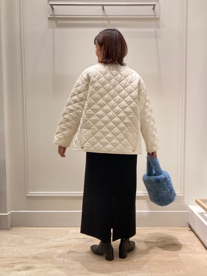 「アウター、ニット、ニットコーデ、スカート、タイトスカート、スカートスタイル、ブーツ、Traditional Weatherwear、キルティングジャケット、休日スタイル、きれいめカジュアル、お出かけコーデ、シンプルコーデ、ブーツスタイル、カラーニット」｜「NOLLEY’SのMUSICハイネックプルオーバーニット（ニット/セーター、イエロー系）」を使った、nol  komatsubaraさん（レディース・159cm）の秋コーディネートの6枚目の写真