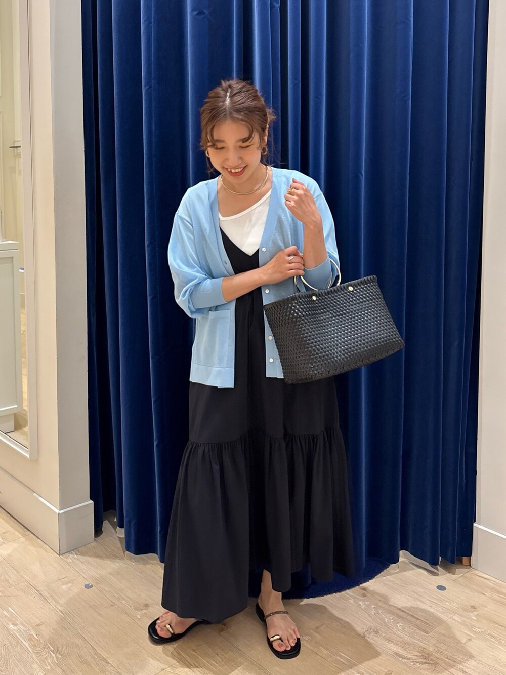 「夏コーデ、大人コーデ、オトナカジュアル、楽チンコーデ、リラックススタイル、ワンピースコーデ、キャミワンピ、オトナ女子、カラーカーディガン、カーディガン、シアー、お出かけコーデ、シンプルコーデ、きれいめカジュアル」｜「NOLLEY’Sの2WAYキャミワンピース（ワンピース、ブラック系）」を使った、nol  komatsubaraさん（レディース・159cm）の夏コーディネートの5枚目の写真