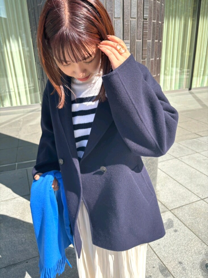 「シンプルコーデ、お出かけコーデ、ラクチンコーデ、大人女子、ロングスカート、スカート、ニット、ボーダー、ハイネック、ストール、きれいめカジュアル、甘めカジュアルコーデ、アウター、チェスターコート、ミドル丈コート」｜「NOLLEY’Sのブライト割繊プリーツスカート（スカート、ホワイト系）」を使った、nol  komatsubaraさん（レディース・159cm）の秋コーディネートの5枚目の写真