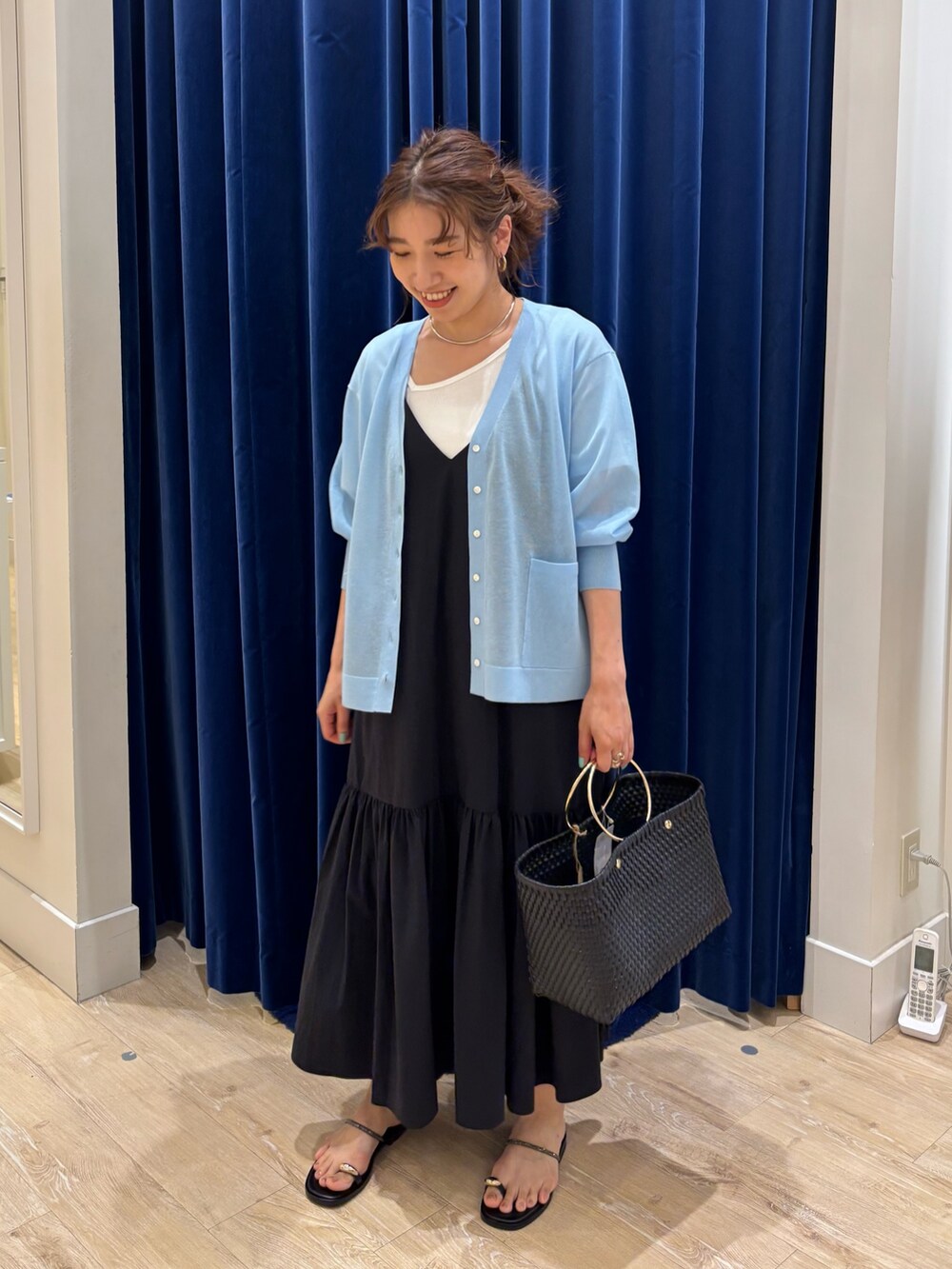 「夏コーデ、大人コーデ、オトナカジュアル、楽チンコーデ、リラックススタイル、ワンピースコーデ、キャミワンピ、オトナ女子、カラーカーディガン、カーディガン、シアー、お出かけコーデ、シンプルコーデ、きれいめカジュアル」｜「NOLLEY’Sの2WAYキャミワンピース（ワンピース、ブラック系）」を使った、nol  komatsubaraさん（レディース・159cm）の夏コーディネートの3枚目の写真