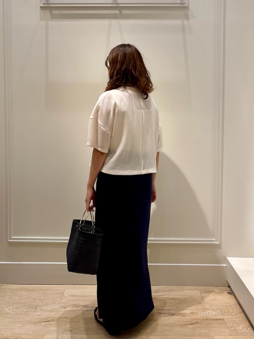 「ドット、スカート、スカートスタイル、ブルゾン、カーディガン、羽織り、シンプルコーデ、お出かけコーデ、大人女子、大人カジュアル、きれいめカジュアル、夏コーデ、カーディガンコーデ、休日スタイル」｜「NOLLEY’Sのヴィンテージメッシュ半袖カーディガン（カーディガン/ボレロ、ホワイト系）」を使った、nol  komatsubaraさん（レディース・159cm）の夏コーディネートの5枚目の写真