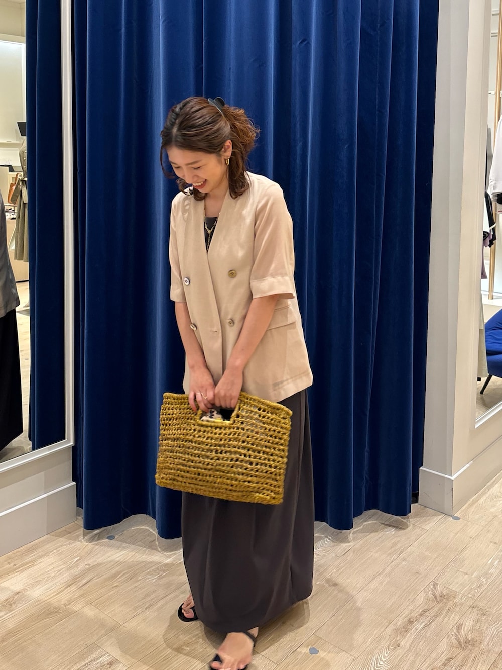 「ジャケット、ジャケットスタイル、半袖ジャケット、ワンピース、ワンピーススタイル、リネン風、高機能、シンプルコーデ、お出かけコーデ、オンオフ兼用、夏コーデ、大人カジュアル、大人コーデ、大人女子、きれいめカジュアル」｜「NOLLEY’Sのウォッシャブルリネン風シアー5分袖ジャケット（ノーカラージャケット、ベージュ系）」を使った、nol  komatsubaraさん（レディース・159cm）の夏コーディネートの5枚目の写真