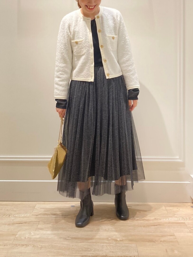 「お出かけコーデ、休日スタイル、オトナ女子、シンプル、シアートップス、モノトーンコーデ、ニットジャケット、チュールスカート、スカートスタイル、ブーツ、ラメ、キレイめ、メタルバッグ、ジャケットスタイル、スカート」｜「NOLLEY’Sの《手洗い可能》フワフワクルーネックジャケット（カーディガン/ボレロ、ホワイト系）」を使った、nol  komatsubaraさん（レディース・159cm）の秋コーディネートの2枚目の写真