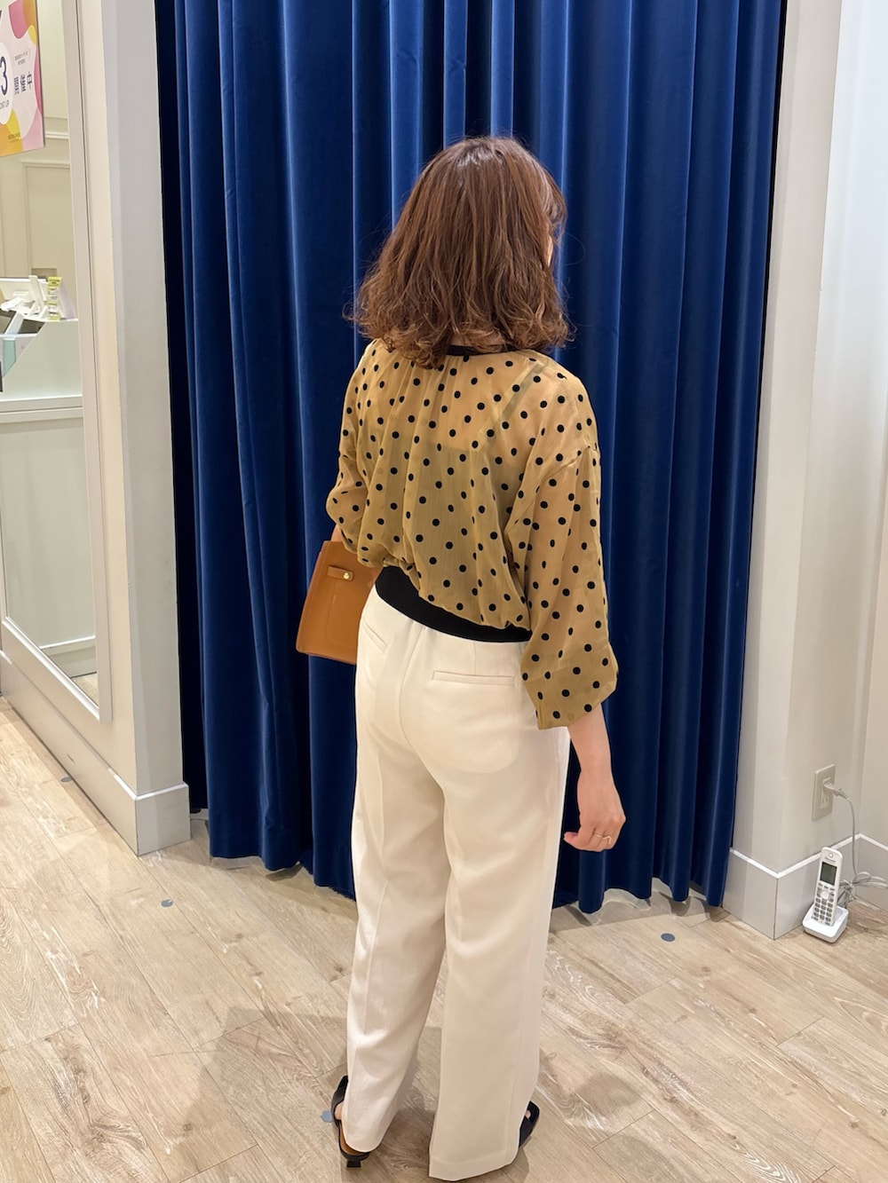 「ドット、カーディガン、カーディガンコーデ、シアー、パンツスタイル、ワイドパンツ、シンプルコーデ、キレイめ、オトナ女子、大人かわいい、オンオフ兼用、お出かけコーデ」｜「NOLLEY’Sのシアーフロッキードットクルーネックカーディガン（カーディガン/ボレロ、イエロー系）」を使った、nol  komatsubaraさん（レディース・159cm）の夏コーディネートの6枚目の写真