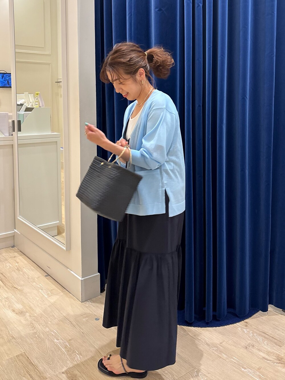 「夏コーデ、大人コーデ、オトナカジュアル、楽チンコーデ、リラックススタイル、ワンピースコーデ、キャミワンピ、オトナ女子、カラーカーディガン、カーディガン、シアー、お出かけコーデ、シンプルコーデ、きれいめカジュアル」｜「NOLLEY’Sの2WAYキャミワンピース（ワンピース、ブラック系）」を使った、nol  komatsubaraさん（レディース・159cm）の夏コーディネートの6枚目の写真