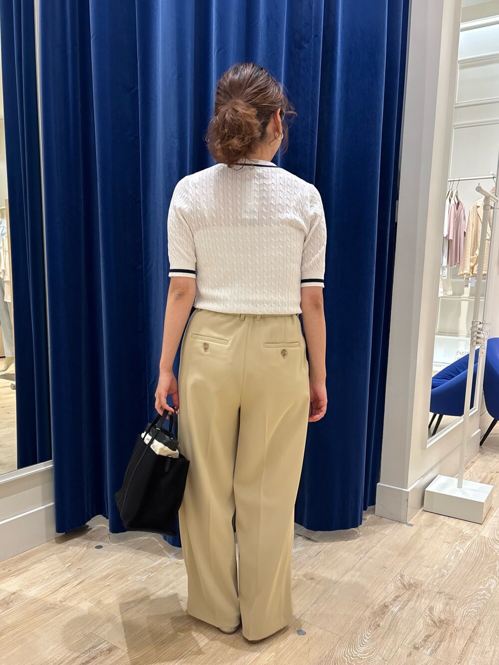 「パンツスタイル、ワイドパンツ、ニット、カーディガン、ケーブルニット、シンプルコーデ、キレイめ、きれいめカジュアル、大人カジュアル、大人コーデ、大人女子、お出かけコーデ、オンオフ兼用」｜「NOLLEY’Sの配色ケーブル半袖カーディガン（カーディガン/ボレロ、ホワイト系）」を使った、nol  komatsubaraさん（レディース・159cm）の春コーディネートの7枚目の写真