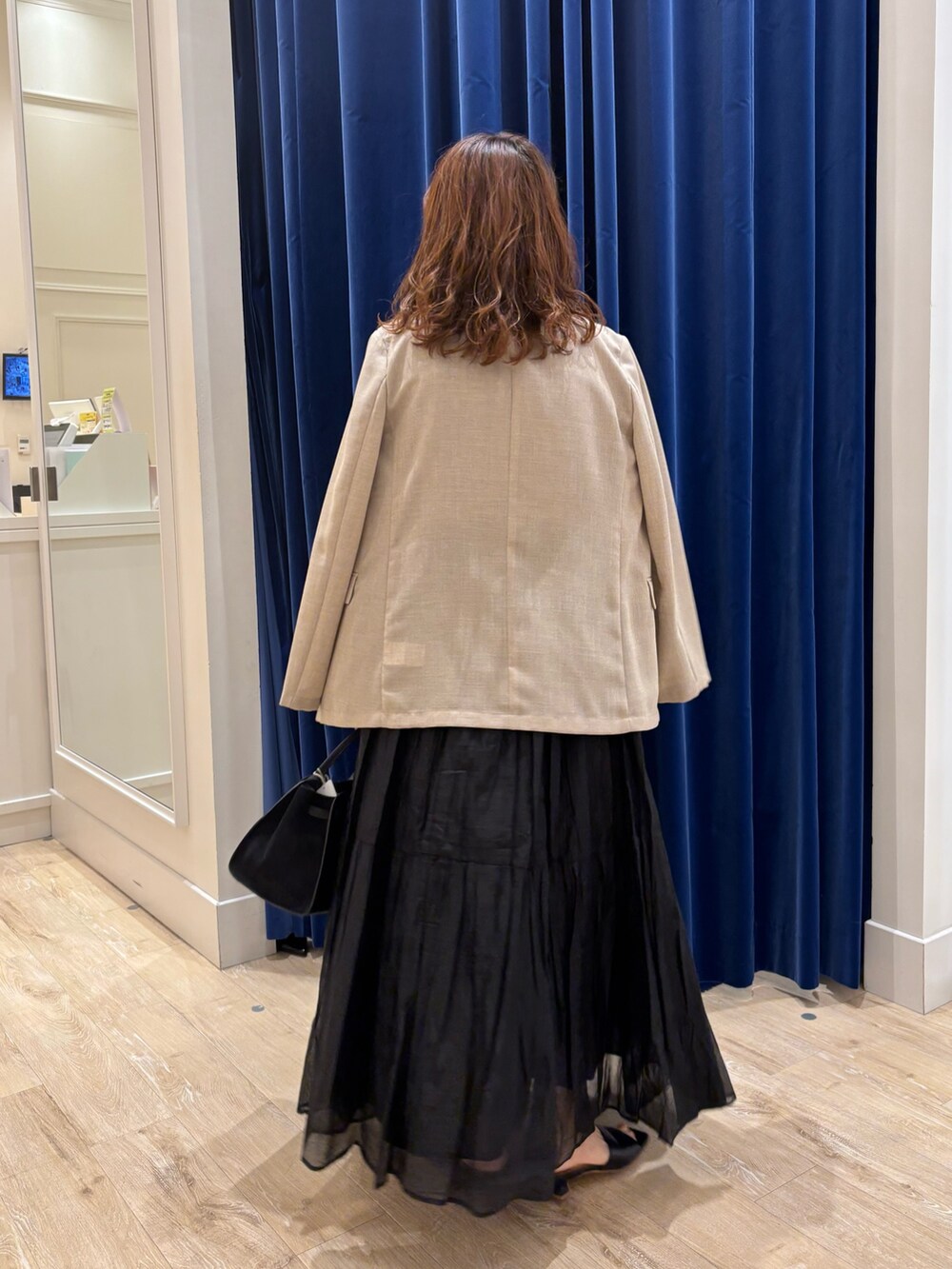 「ジャケット、ジャケットスタイル、スカート、シンプルコーデ、ベロア、ベロアトップス、オンオフ兼用、大人カジュアル、大人コーデ、大人女子、大人かわいい、お出かけコーデ、休日スタイル、秋カラー」｜「NOLLEY’SのシアートリコットベロアプリントTシャツ（Tシャツ/カットソー、グリーン系）」を使った、nol  komatsubaraさん（レディース・159cm）の夏コーディネートの7枚目の写真