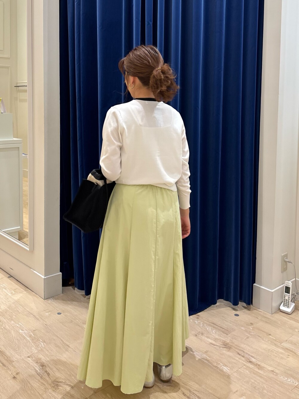 「カーディガン、カーディガンコーデ、スカート、スカートスタイル、ロングスカート、シンプルコーデ、キレイめ、大人コーデ、お出かけコーデ、休日スタイル、春夏コーデ、オトナ女子」｜「NOLLEY’S Sophiの高機能 タスランフレアロングスカート（スカート、グリーン系）」を使った、nol  komatsubaraさん（レディース・159cm）の夏コーディネートの6枚目の写真
