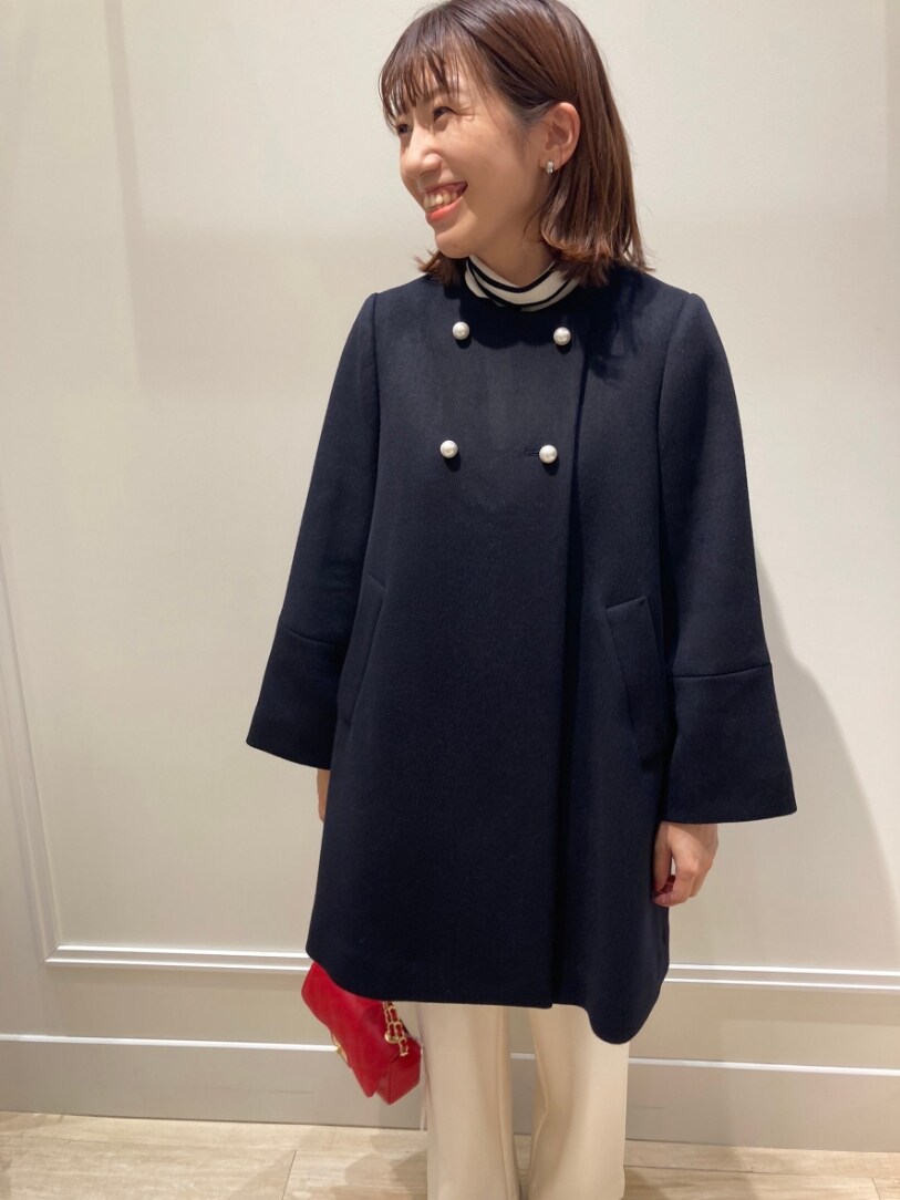 「シンプルコーデ、キレイめ、お出かけコーデ、休日スタイル、パンツスタイル、コート、ロングコート、白パンツ、ワイドパンツ、パール、ボーダー、ノーカラーコート、大人コーデ、チェーンバッグ、カラーバッグ」｜「NOLLEY’Sのカシミヤ混ノーカラーチェンジ釦コート（その他アウター、ブルー系）」を使った、nol  komatsubaraさん（レディース・159cm）の秋コーディネートの3枚目の写真