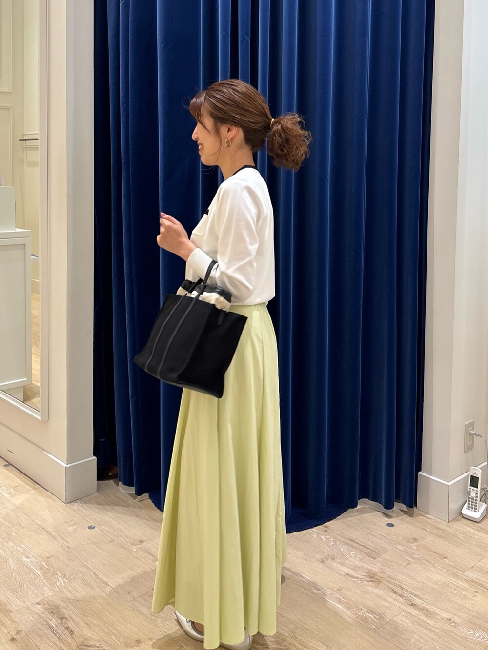 「カーディガン、カーディガンコーデ、スカート、スカートスタイル、ロングスカート、シンプルコーデ、キレイめ、大人コーデ、お出かけコーデ、休日スタイル、春夏コーデ、オトナ女子」｜「NOLLEY’S Sophiの高機能 タスランフレアロングスカート（スカート、グリーン系）」を使った、nol  komatsubaraさん（レディース・159cm）の夏コーディネートの5枚目の写真