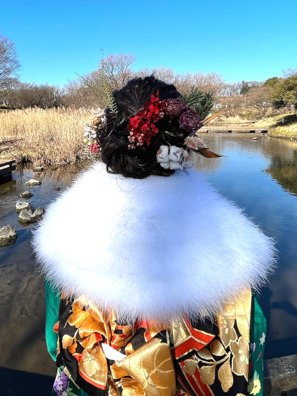 「成人式、成人式前撮り、振袖、ヘアアレンジ、シニヨン、ドライフラワー、着物、浴衣、和柄、着付け、緑、オレンジ、Yukata、kimono、Japan」｜「ママ振りのアイテム（着物、グリーン系）」を使った、あかりさん（レディース・160cm）の冬コーディネートの2枚目の写真