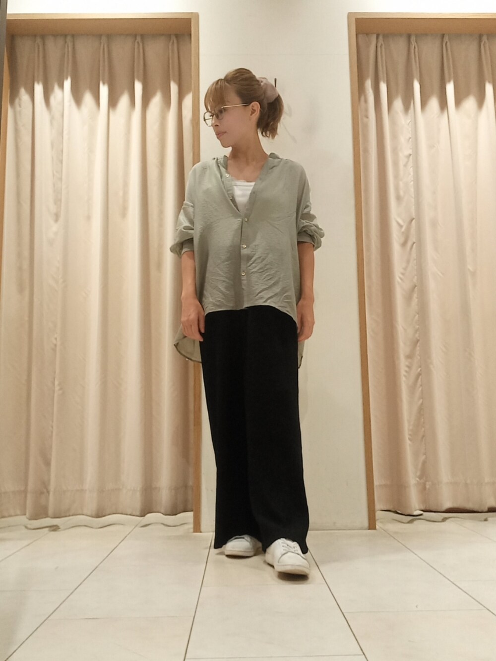 「休日スタイル、きれいめカジュアル、夏、オトナ女子、低身長、低身長コーデ」｜「Te chichi TERRASSEの【抗菌防臭】テレコキャミソール（キャミソール、ホワイト系）」を使った、Akkoさん（レディース・154cm）の夏コーディネートの3枚目の写真