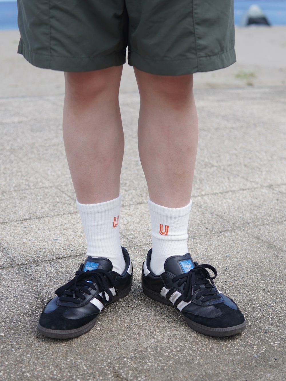 「ハーフパンツ、きれいめカジュアル、キャップ、アウトドアスタイル、スニーカー、プチプラ、韓国ファッション、夏コーデ、サングラス、白Tシャツ、ロゴT、海、ビッグシルエット、休日スタイル、アツいコーデ全部見せ」｜「JOURNAL STANDARDの【ZOZO限定】MISHIMA MART S/S TEE2 / プリントTシャツ（Tシャツ/カットソー、ホワイト系）」を使った、しゅんたさん（メンズ・172cm）の夏コーディネートの4枚目の写真