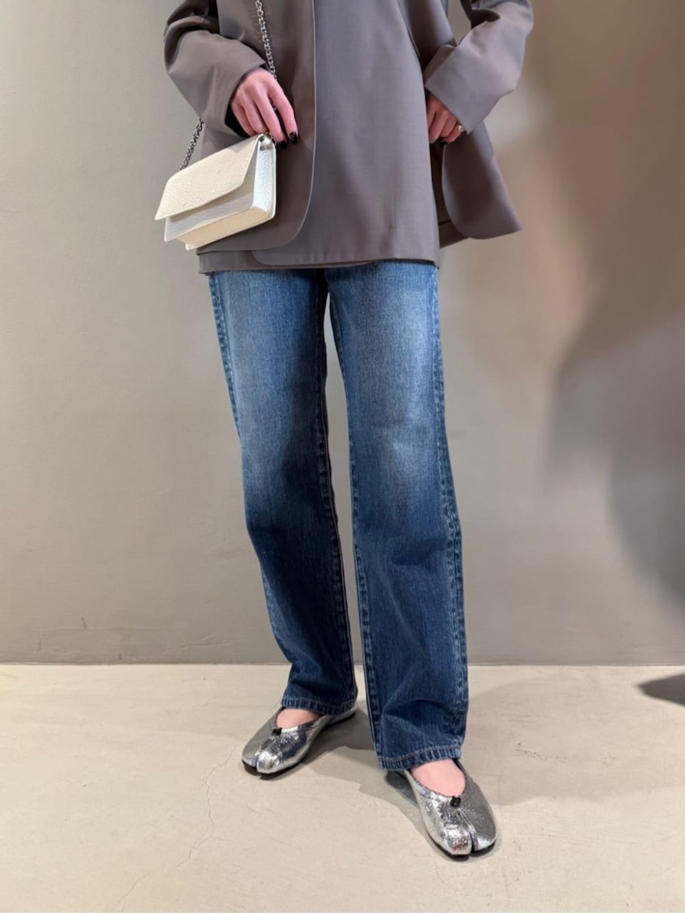 「TOMORROWLAND、トゥモローランド、Edition、Maison Margiela、TOMWOOD、careering、ノーカラージャケット、ジレ、デニム、大人カジュアル」｜「EDITIONのウールトロピカル ノーカラージャケット（ノーカラージャケット、イエロー系）」を使った、Shimakawa_TOMORROWLANDさん（レディース・163cm）の春コーディネートの4枚目の写真