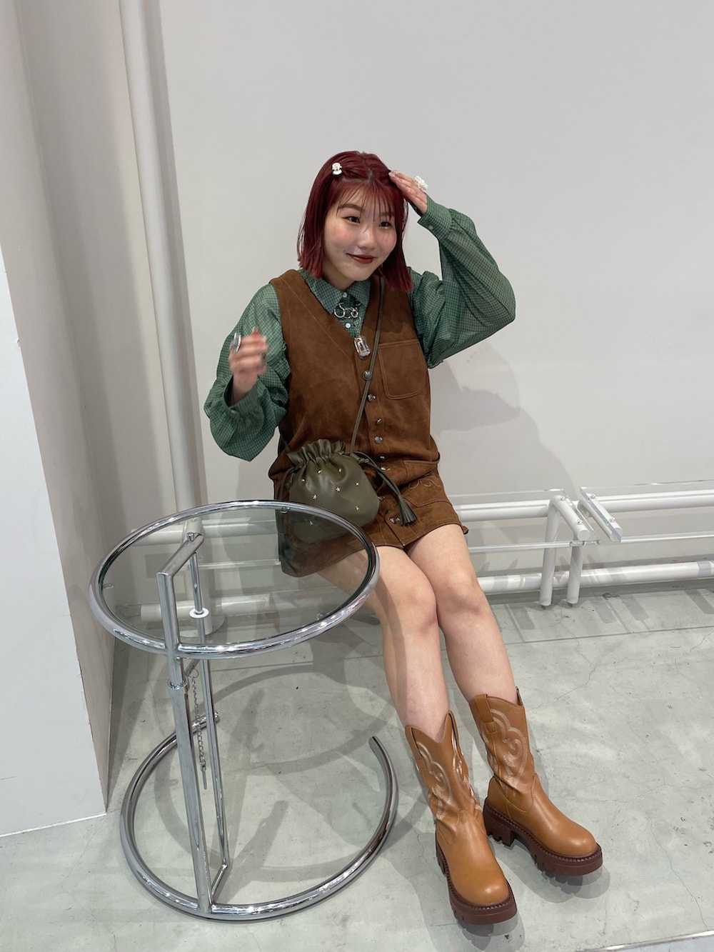 濱川　ひよりさんの「【HELLO.SANFRANCISCO/ハローサンフランシスコ】スウェードミニワンピース（HELLO.SANFRANCISCO）」を使ったコーディネートの2枚目の写真